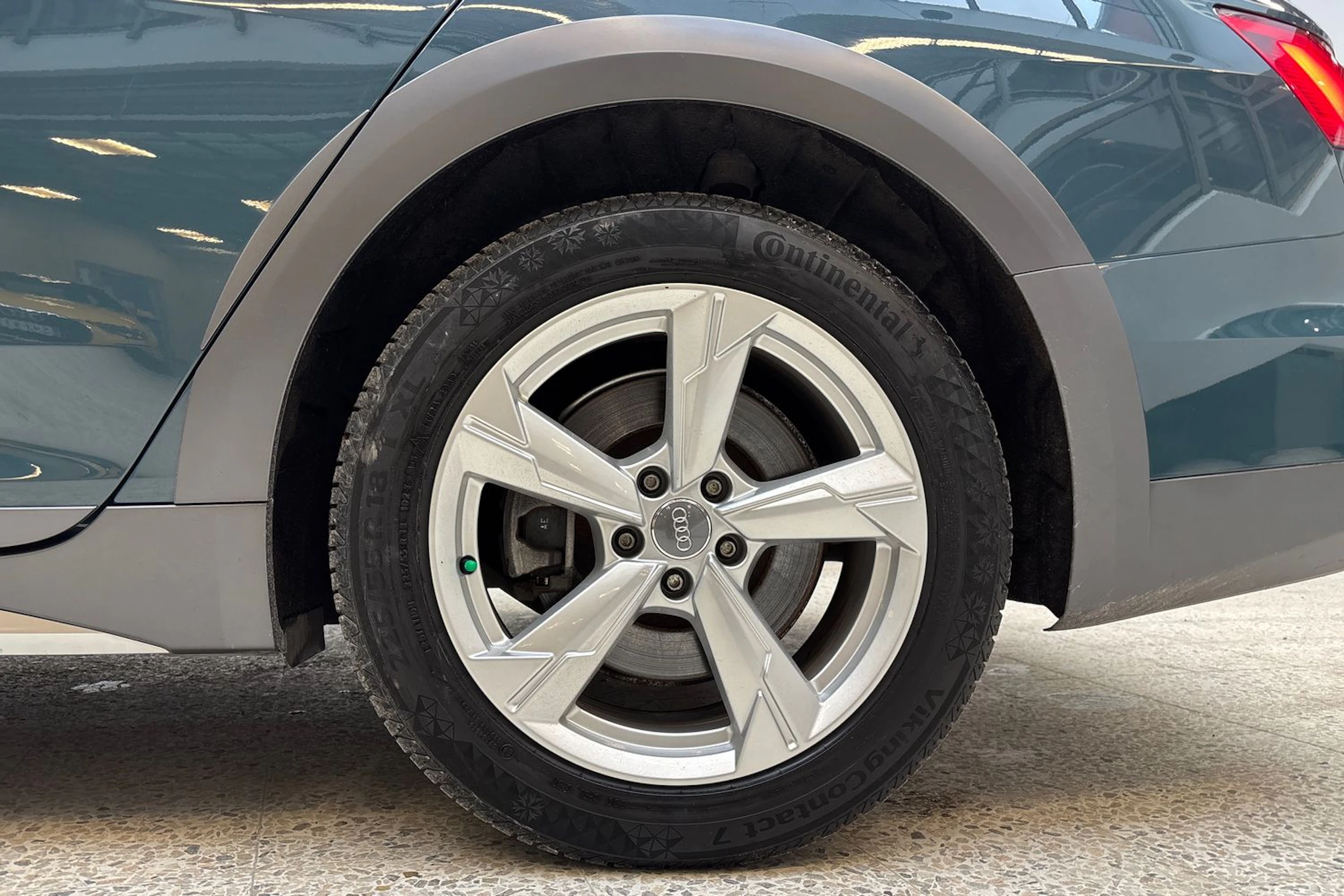 harmaa Audi A6 allroad quattro 2020 kuva 10.