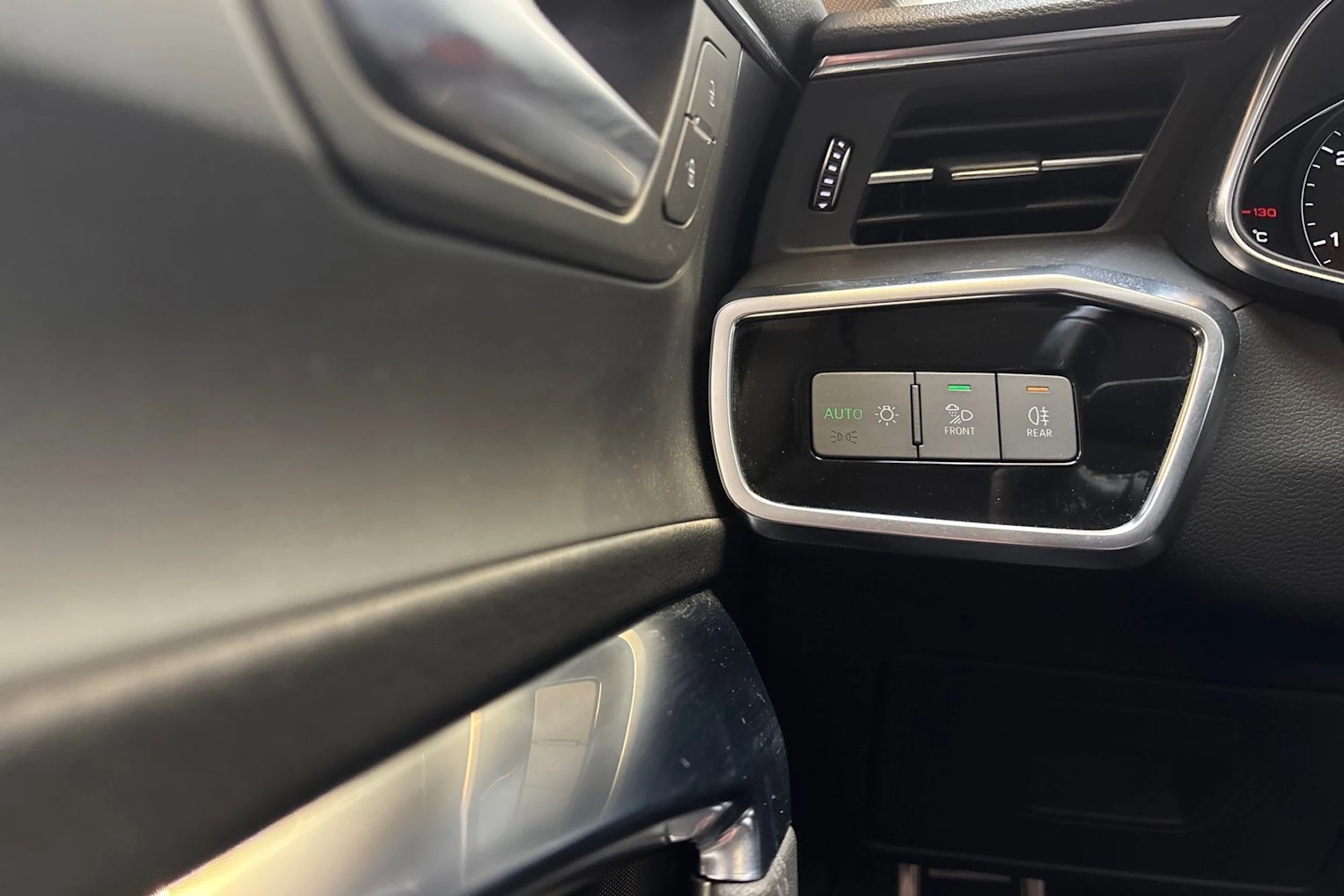 harmaa Audi A6 allroad quattro 2020 kuva 16.