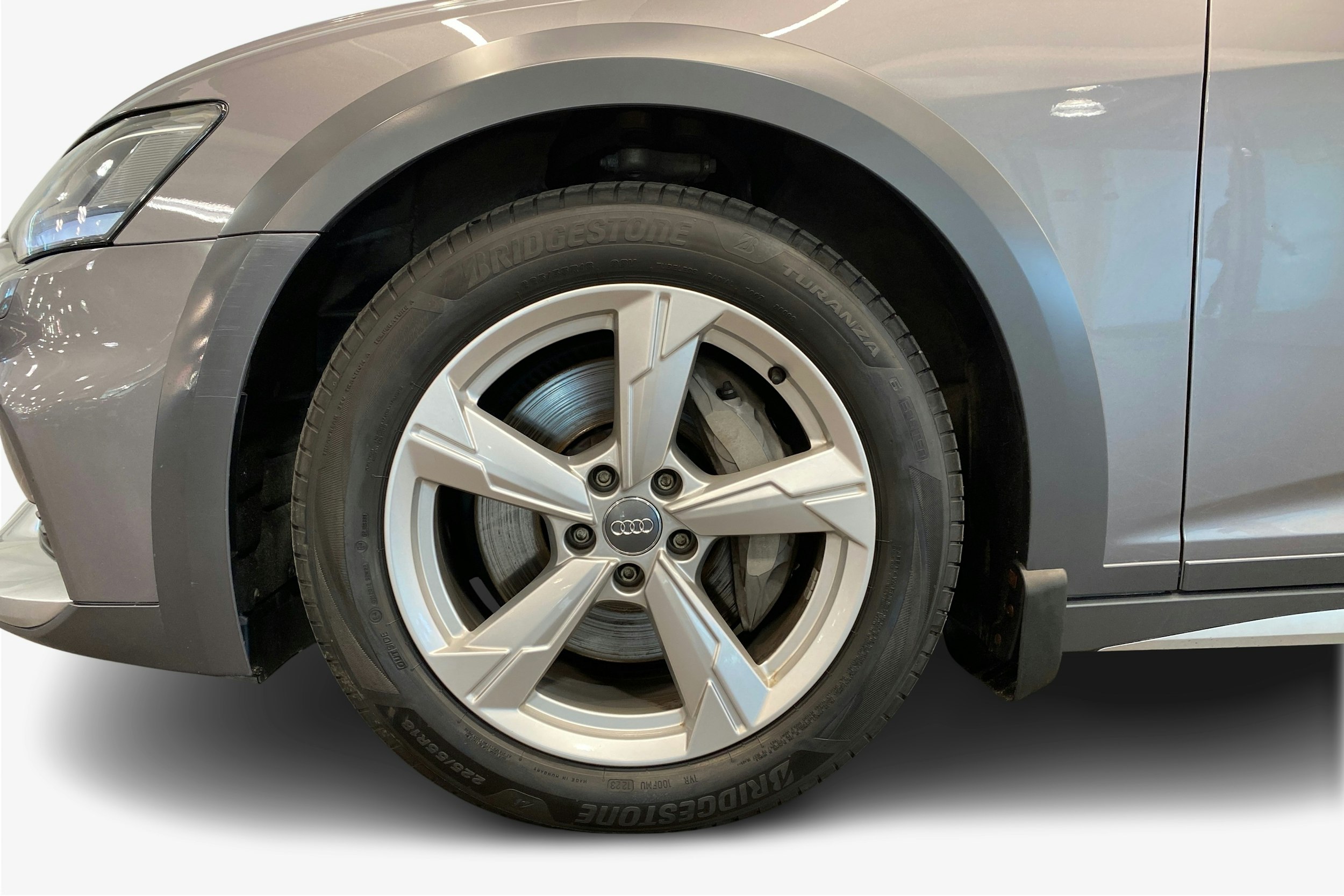 harmaa Audi A6 allroad quattro 2020 kuva 9.