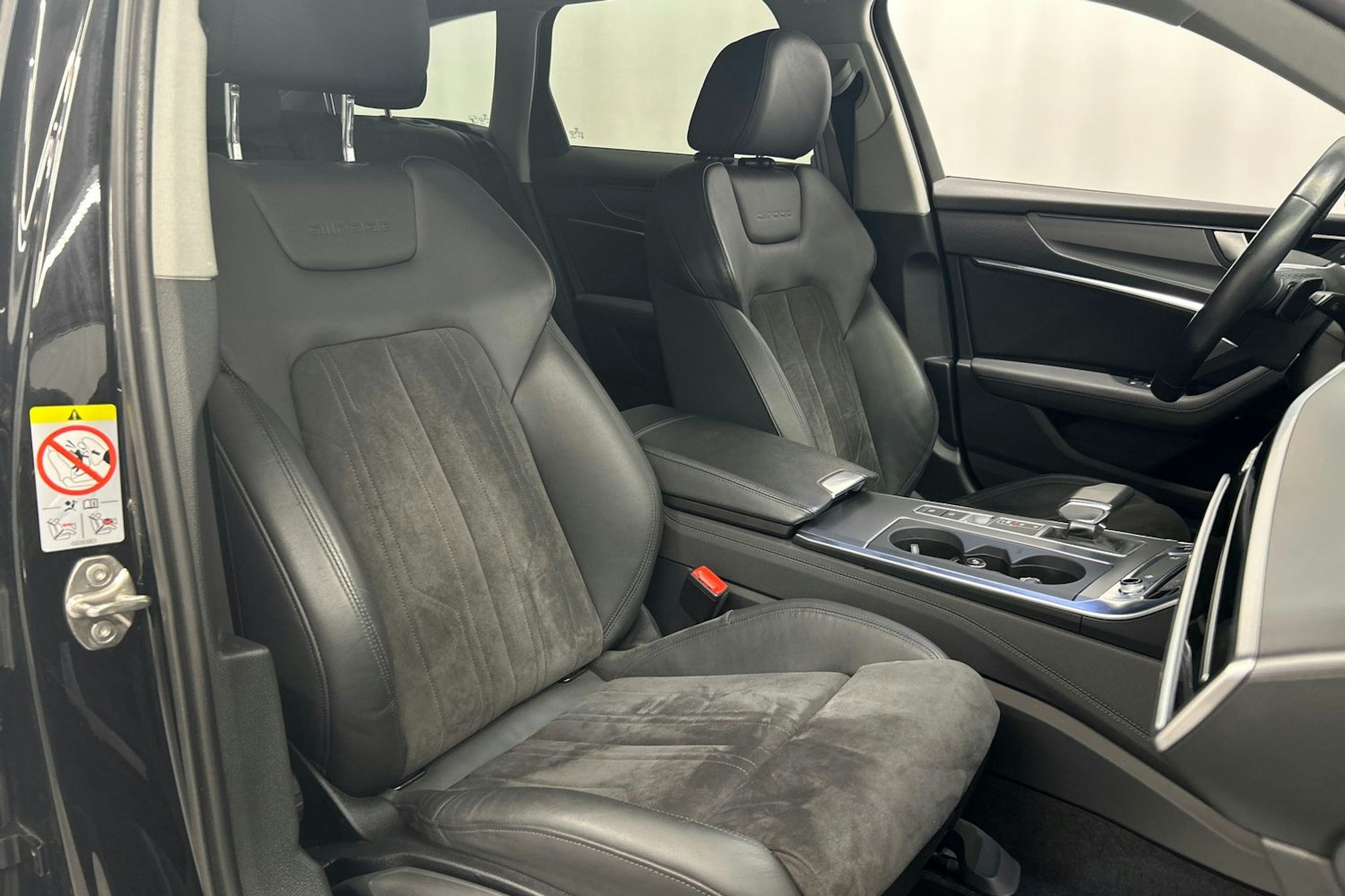 musta Audi A6 allroad quattro 2021 kuva 14.