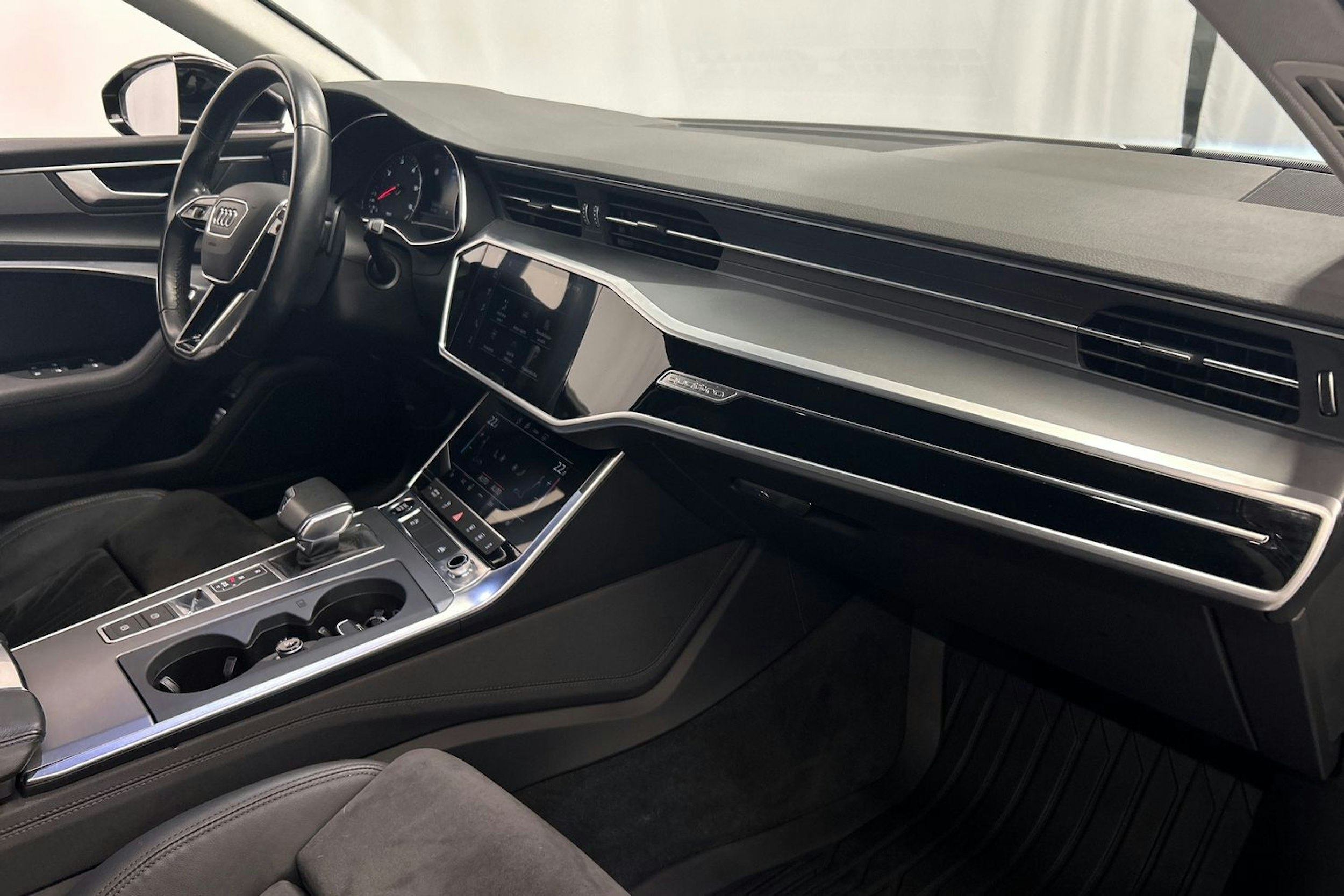 musta Audi A6 allroad quattro 2021 kuva 15.
