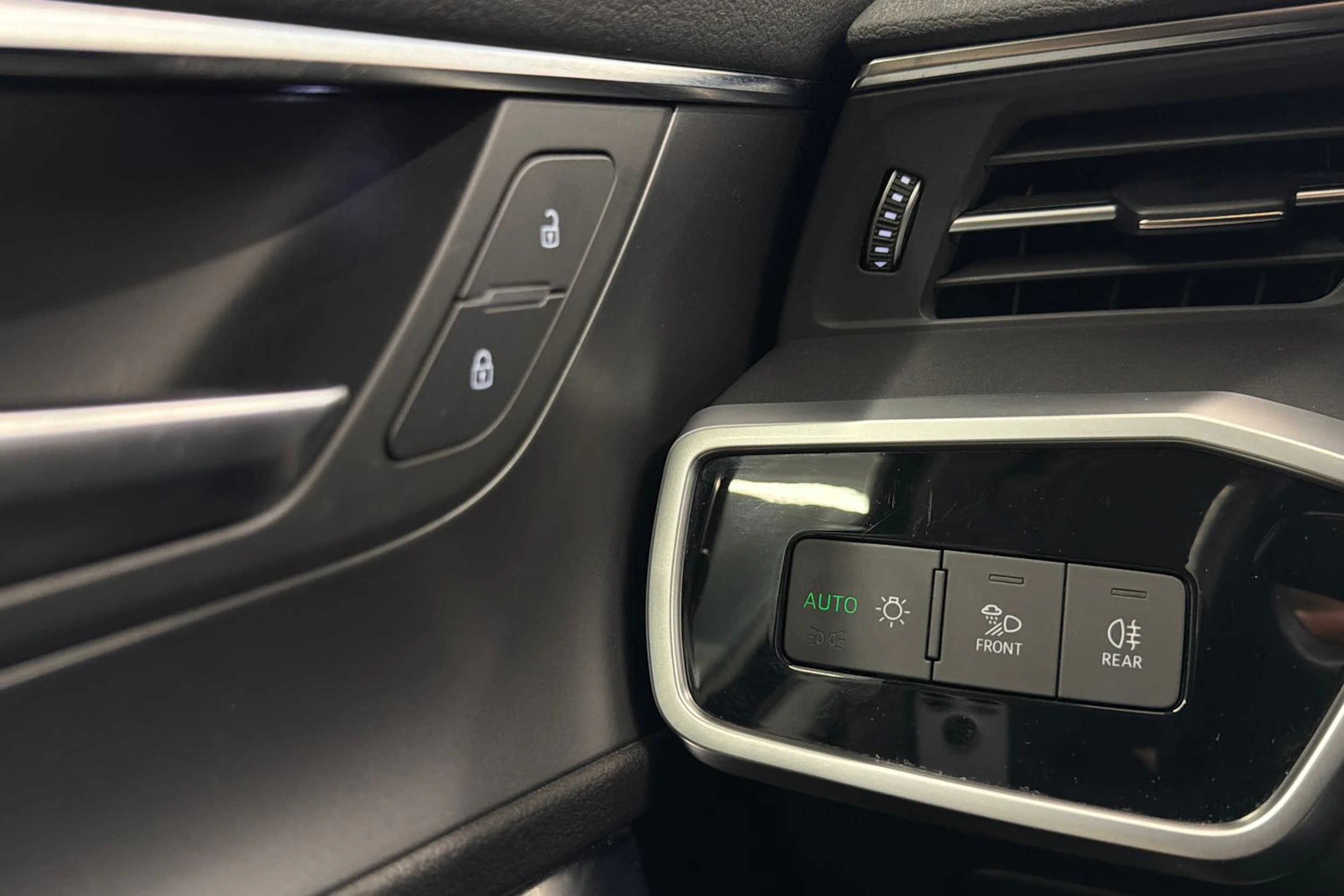 musta Audi A6 allroad quattro 2021 kuva 16.