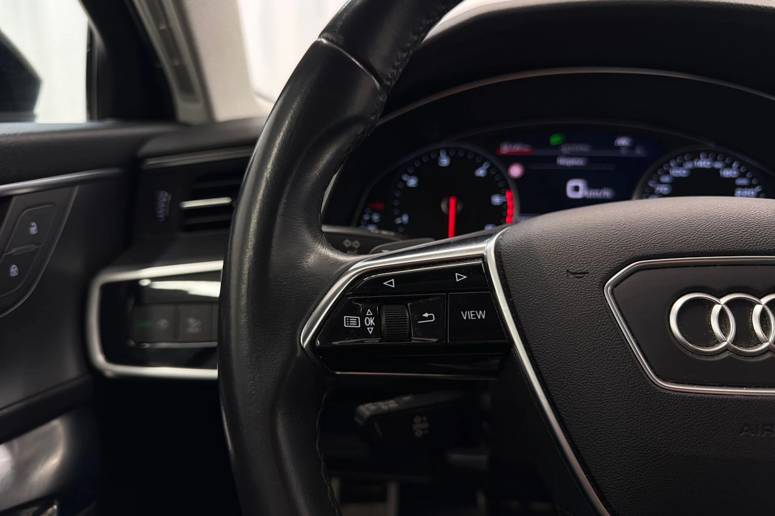 musta Audi A6 allroad quattro 2021 kuva 17.