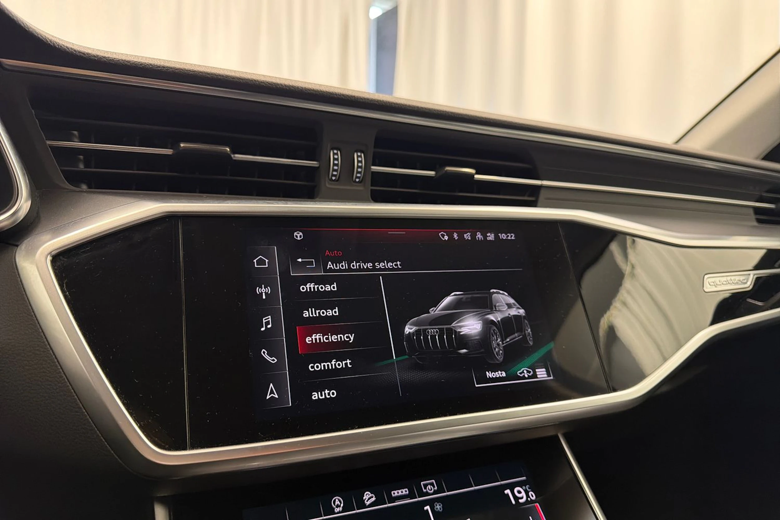 musta Audi A6 allroad quattro 2021 kuva 28.