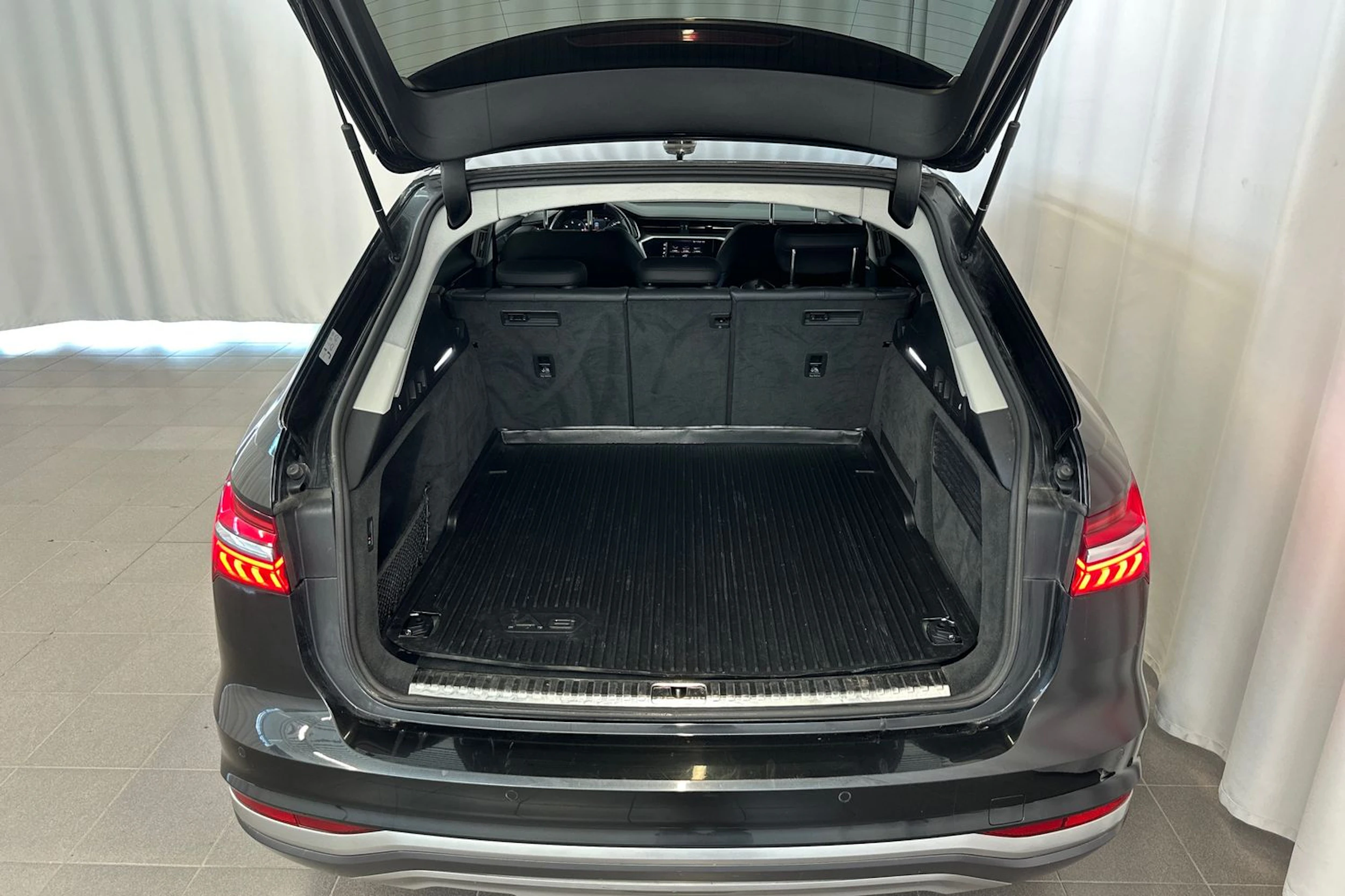harmaa Audi A6 allroad quattro 2021 kuva 13.