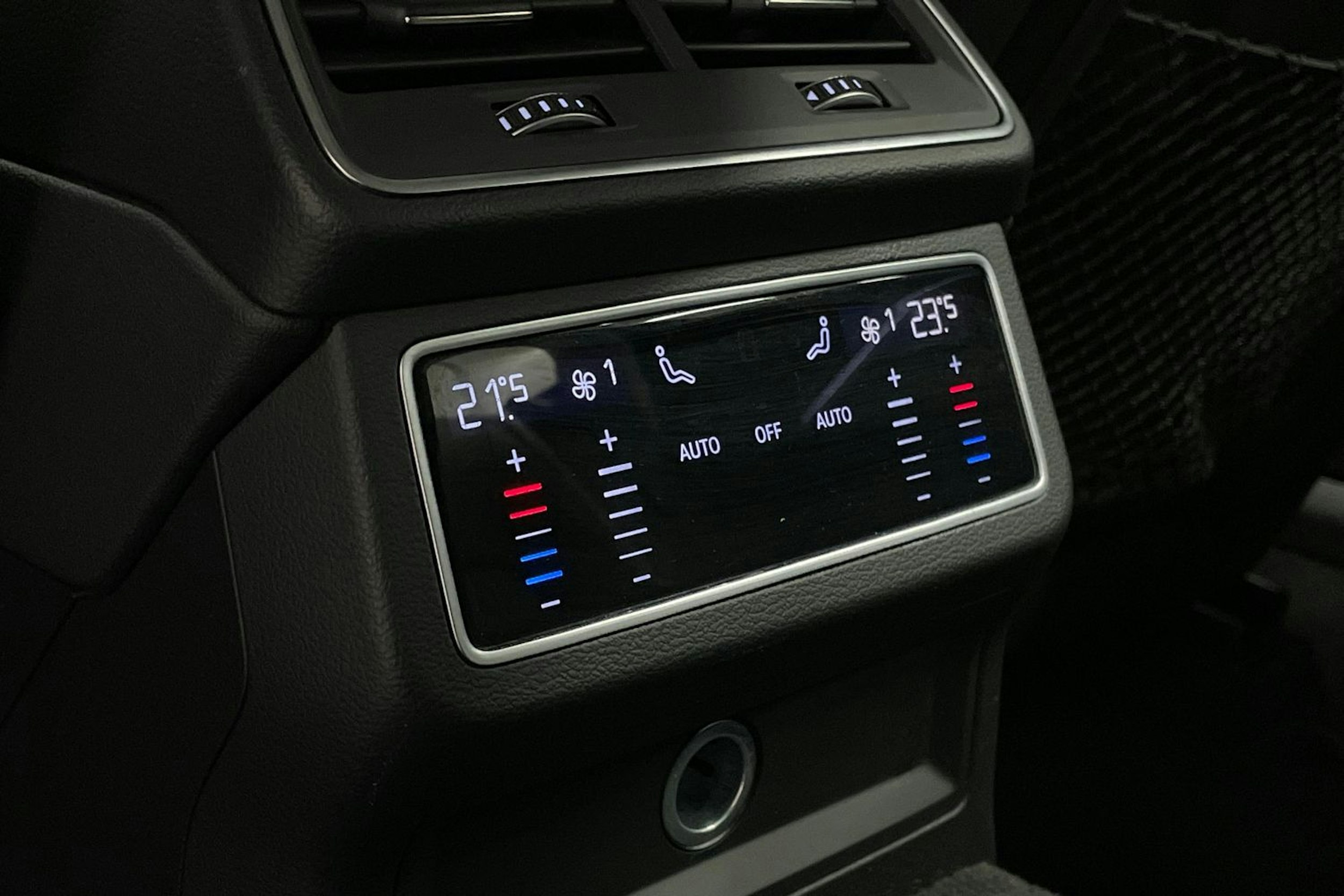 Musta Audi A6 ALLROAD QUATTRO 2022 kuva 27.