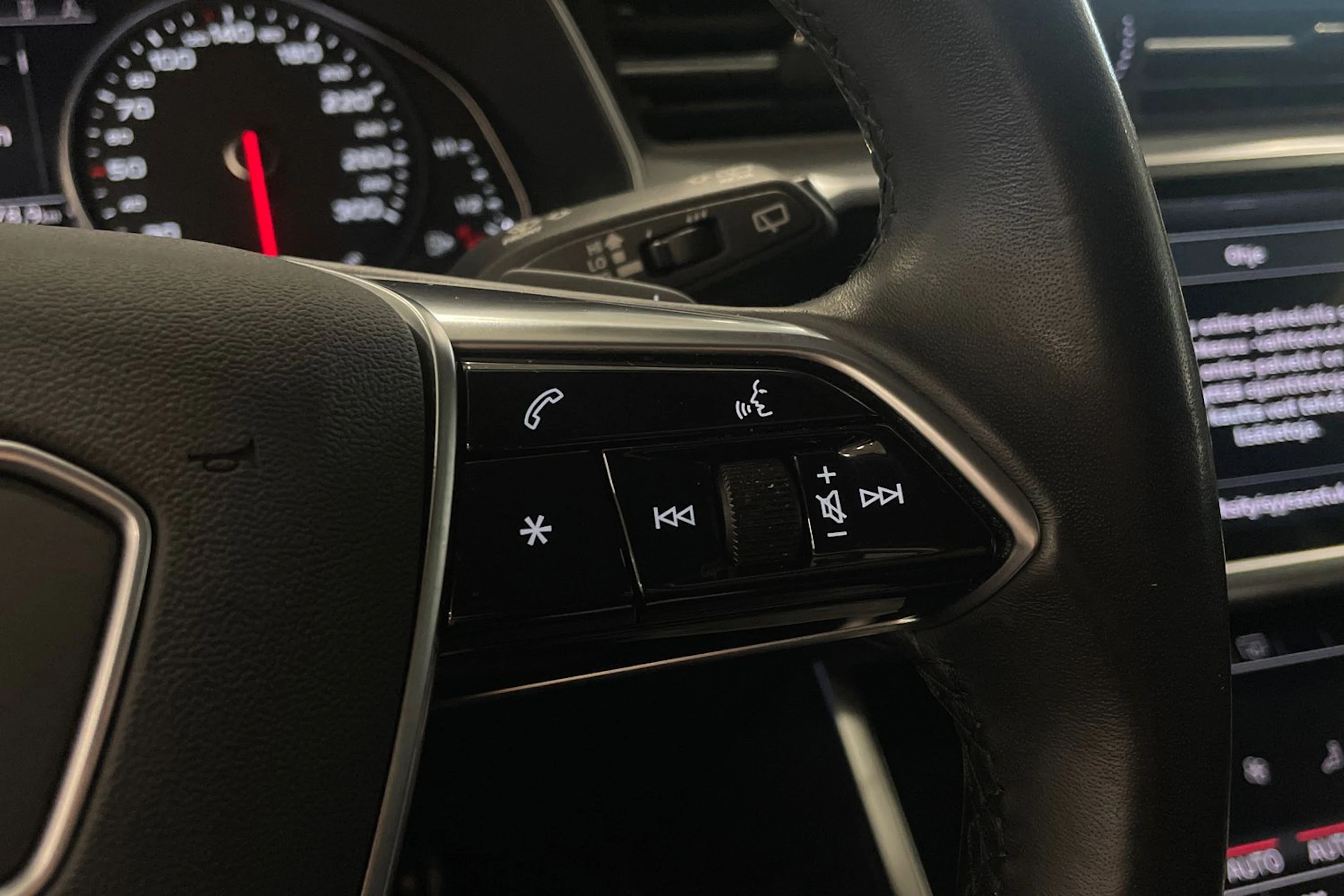 musta Audi A6 allroad quattro 2022 kuva 13.