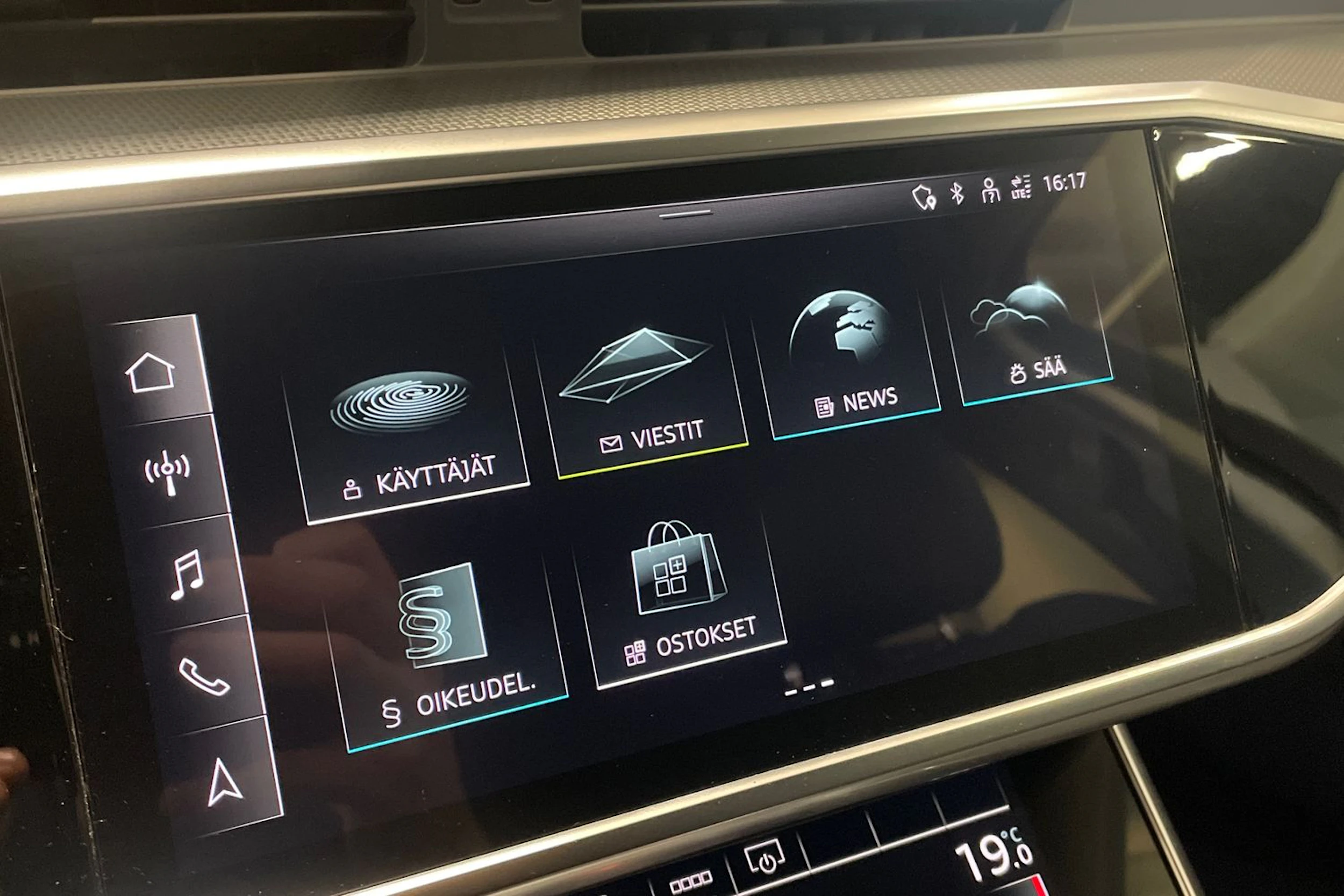 musta Audi A6 allroad quattro 2022 kuva 18.