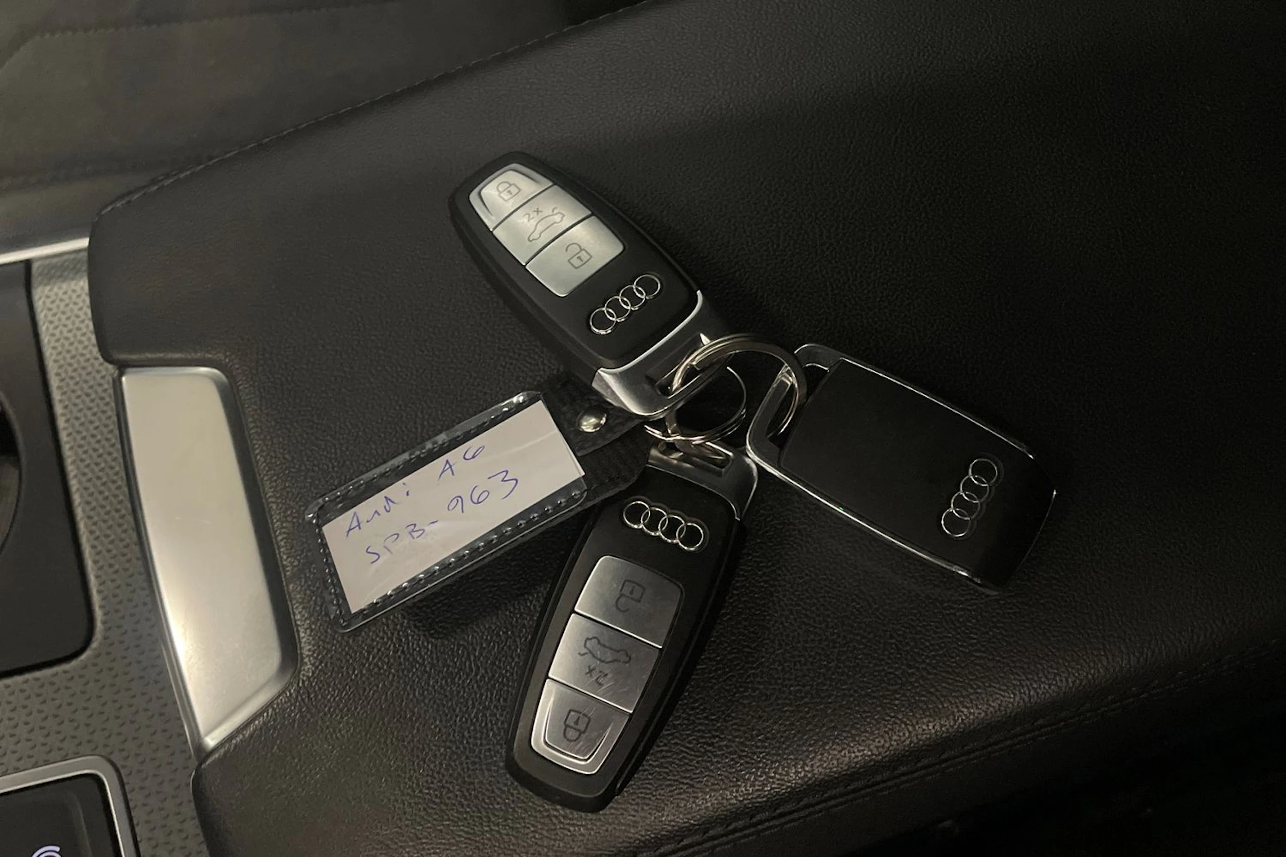 musta Audi A6 allroad quattro 2022 kuva 26.