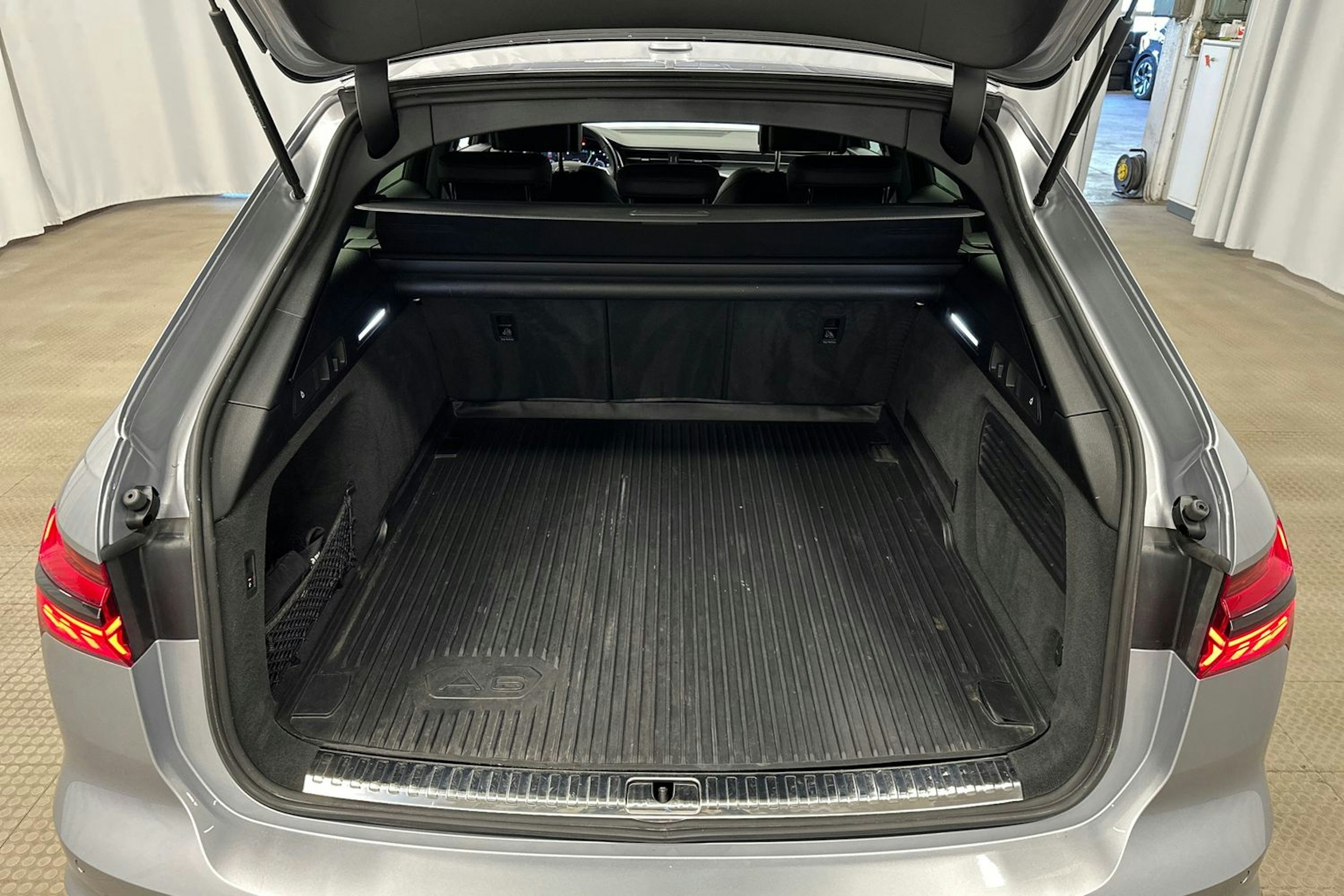 hopea Audi A6 allroad quattro 2023 kuva 30.