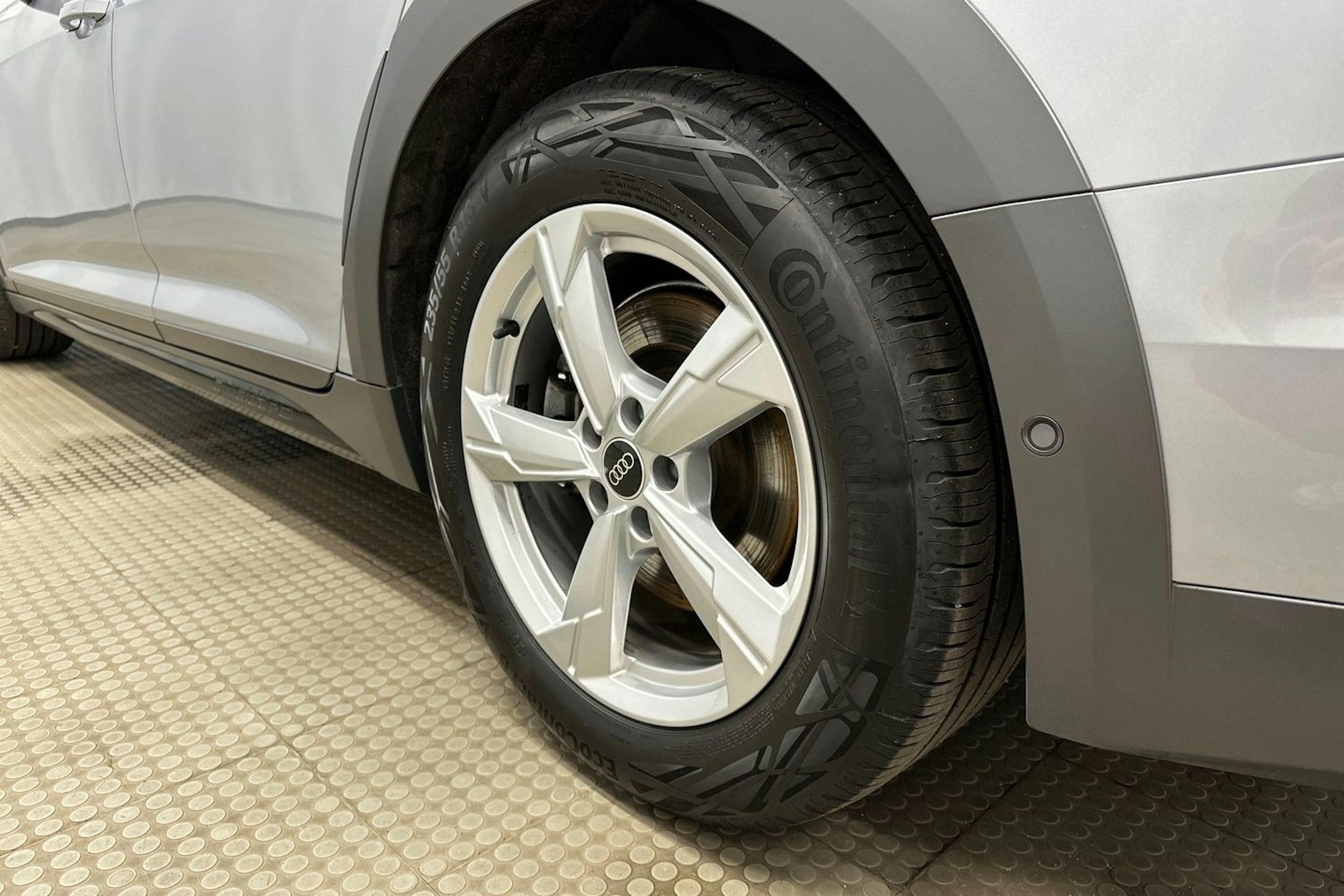 hopea Audi A6 allroad quattro 2023 kuva 13.