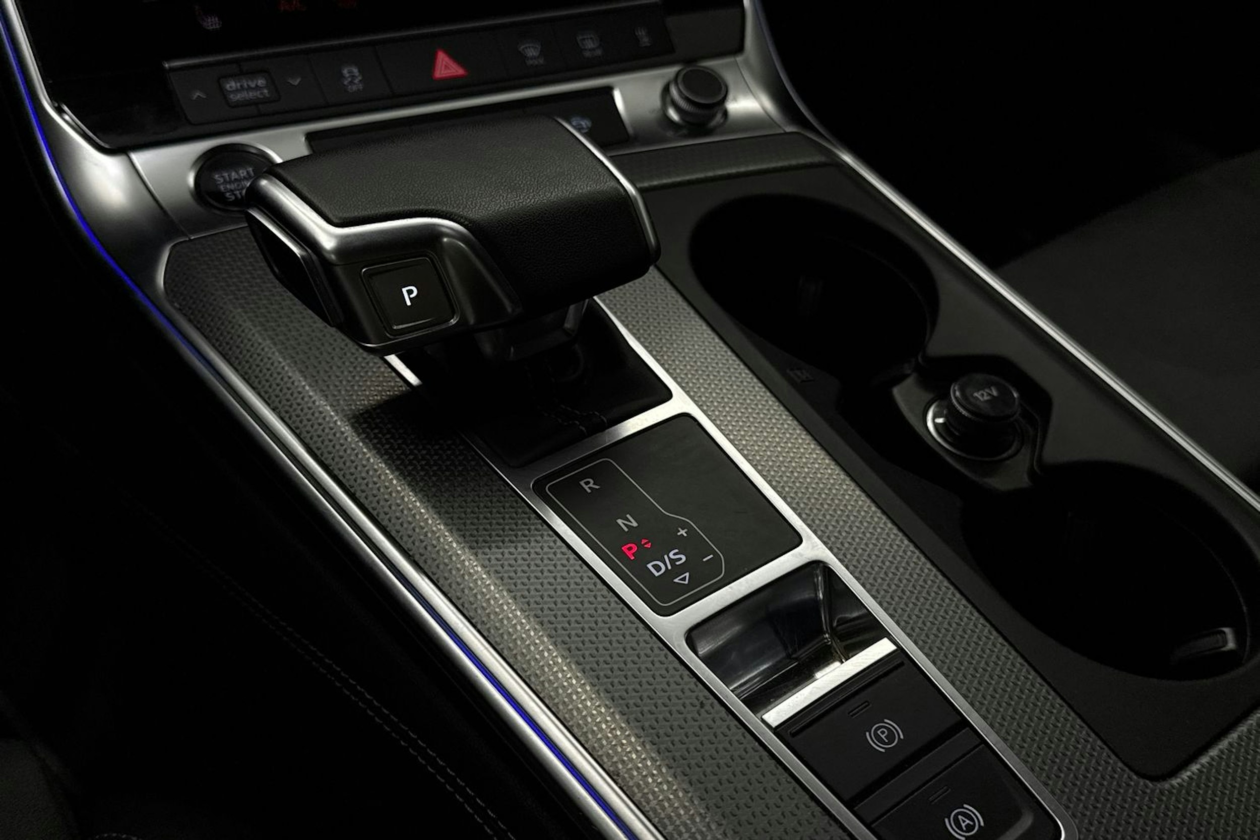 Valkoinen Audi A6 ALLROAD QUATTRO 2023 kuva 19.