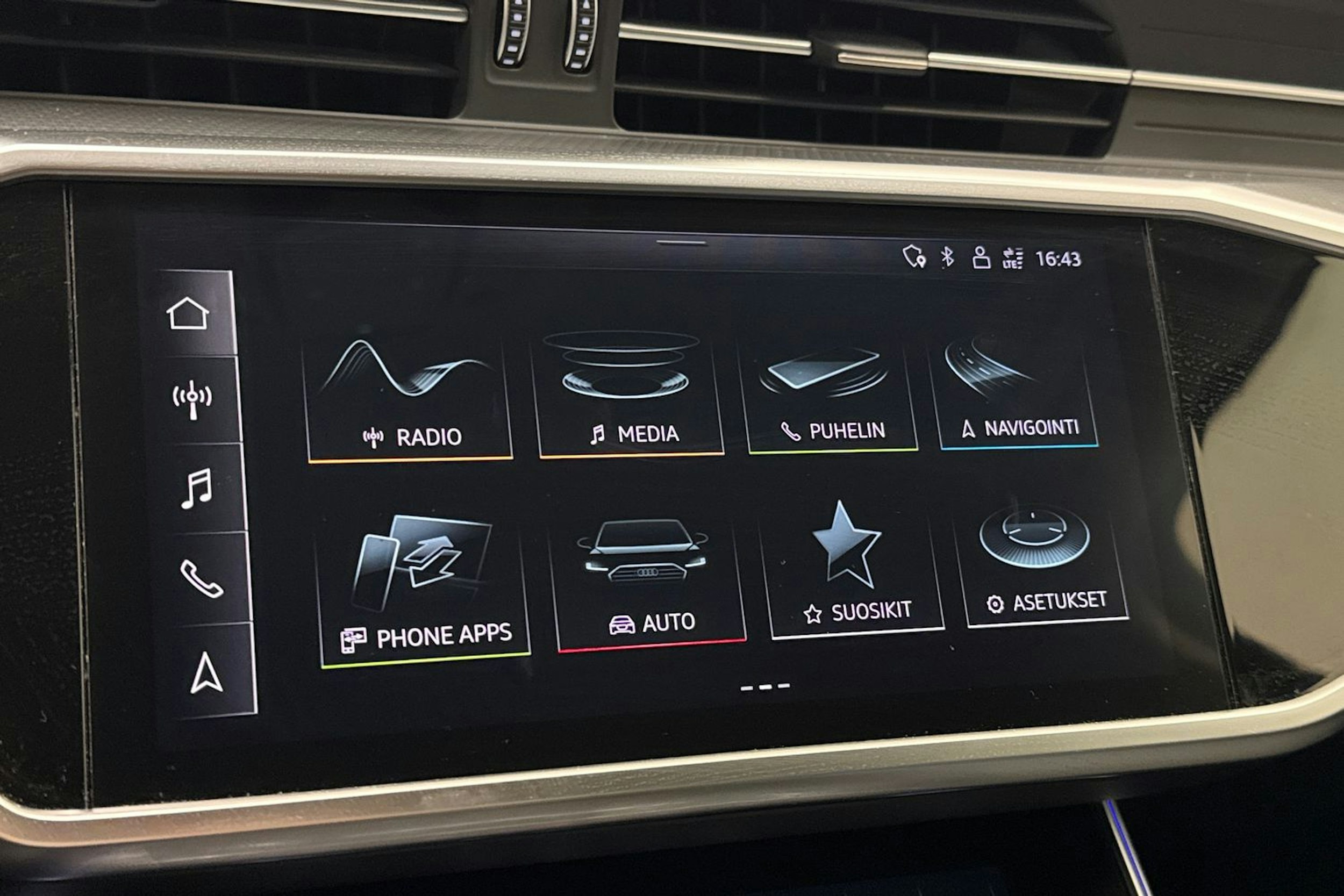 Valkoinen Audi A6 ALLROAD QUATTRO 2023 kuva 21.