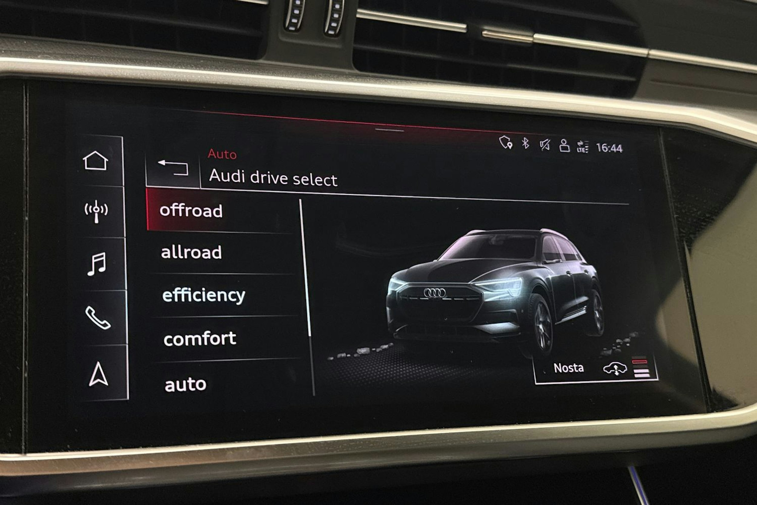 Valkoinen Audi A6 ALLROAD QUATTRO 2023 kuva 27.