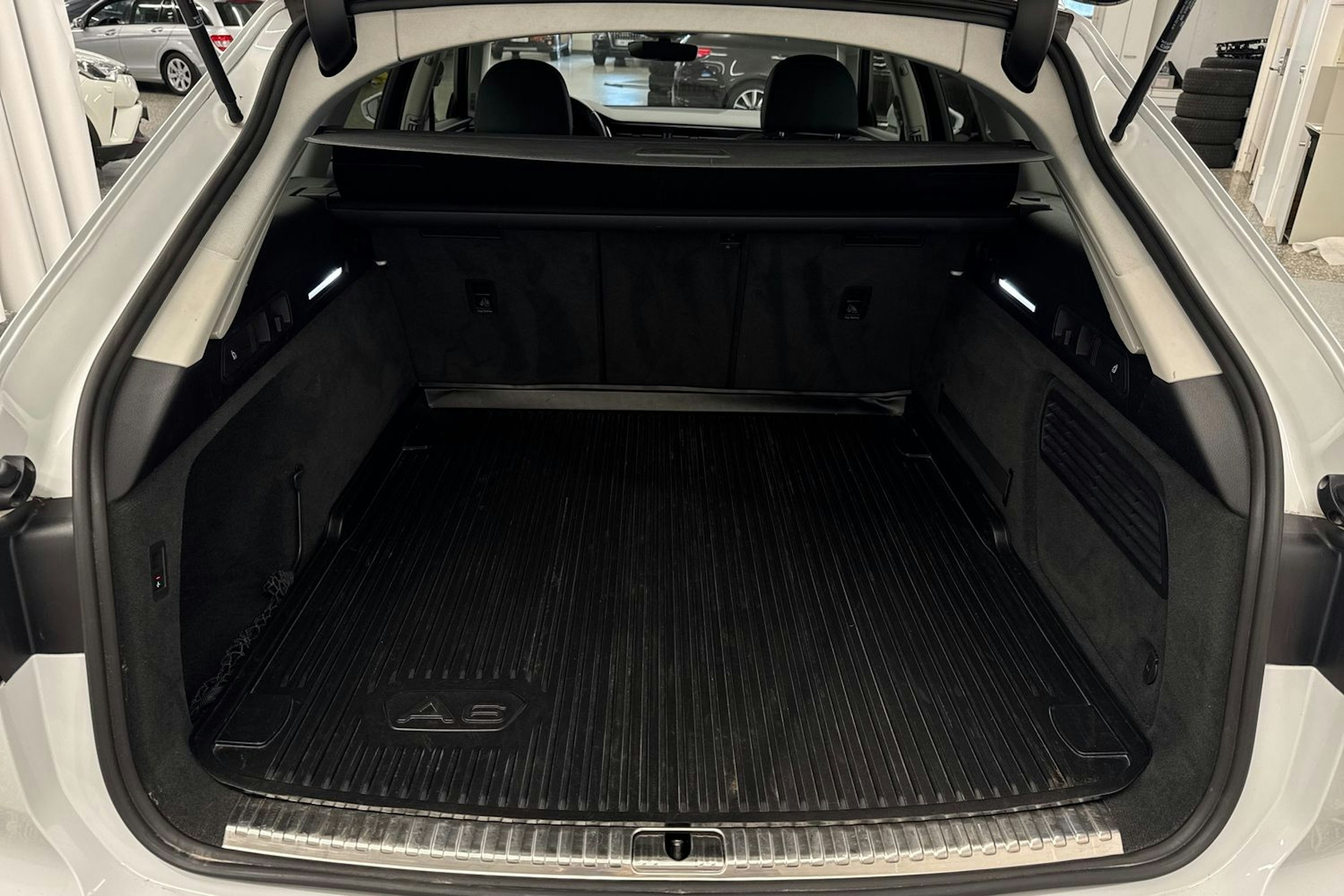 Valkoinen Audi A6 ALLROAD QUATTRO 2023 kuva 33.