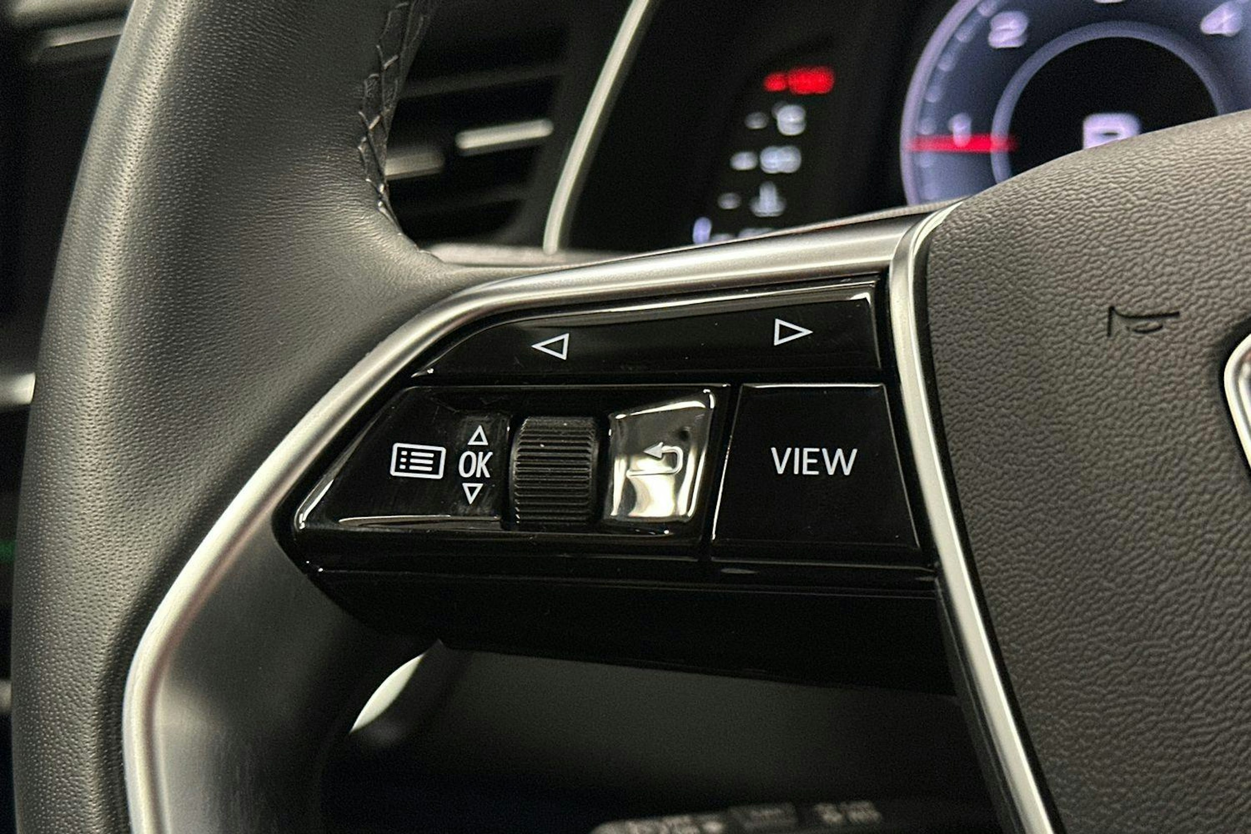 valkoinen Audi A6 allroad quattro 2024 kuva 17.