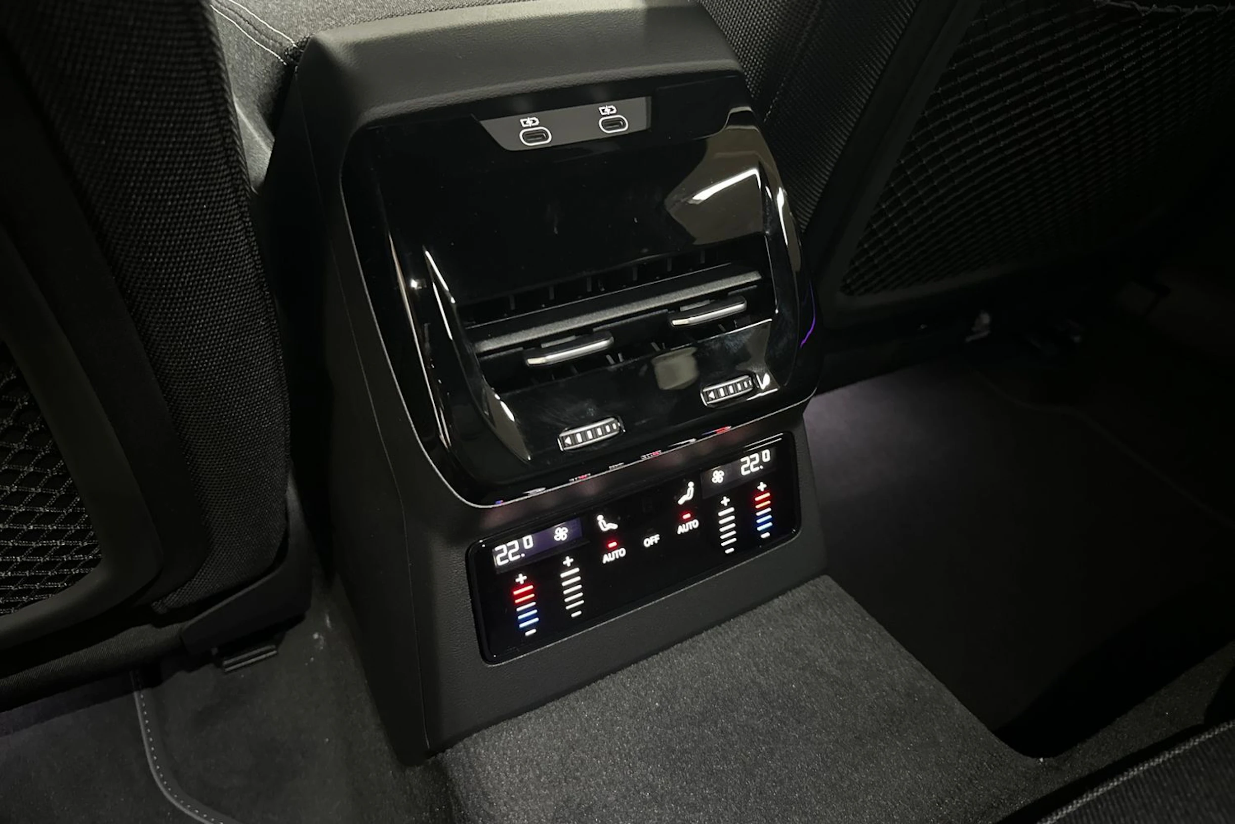 met. musta Audi A6 allroad quattro 2026 kuva 11.