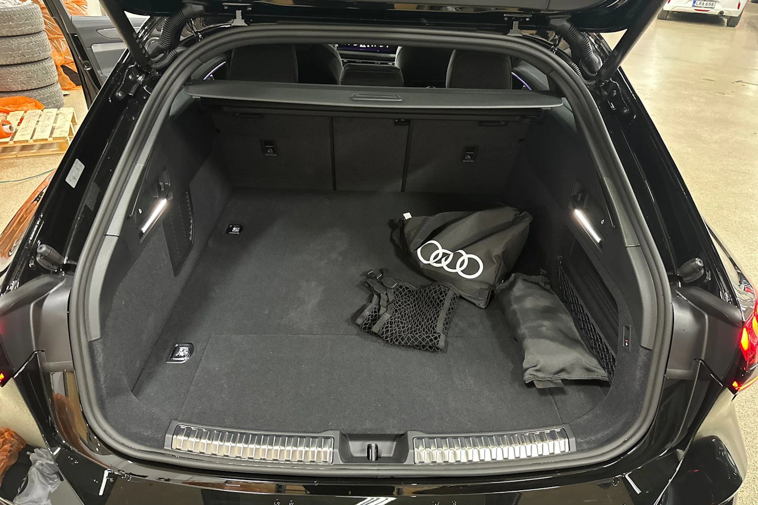 met. musta Audi A6 allroad quattro 2026 kuva 16.