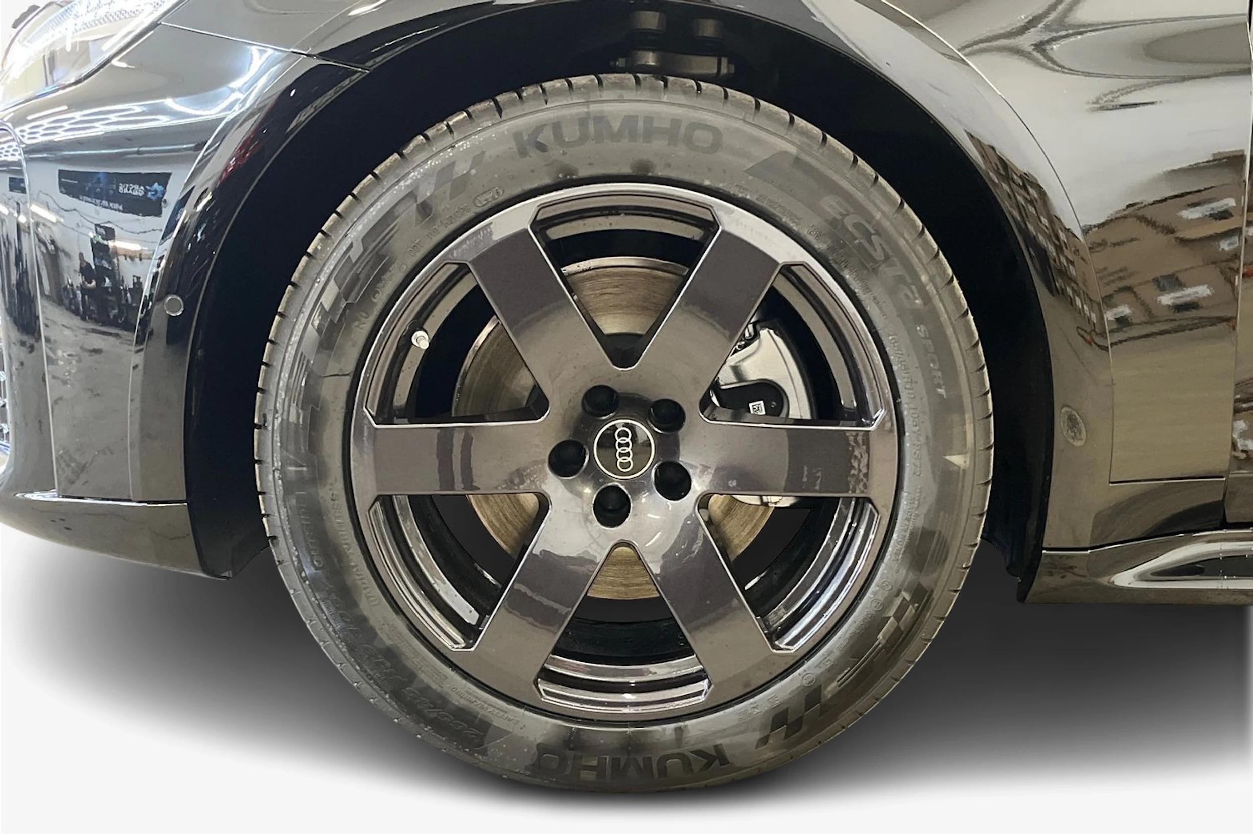 musta Audi A6 allroad quattro 2026 kuva 9.