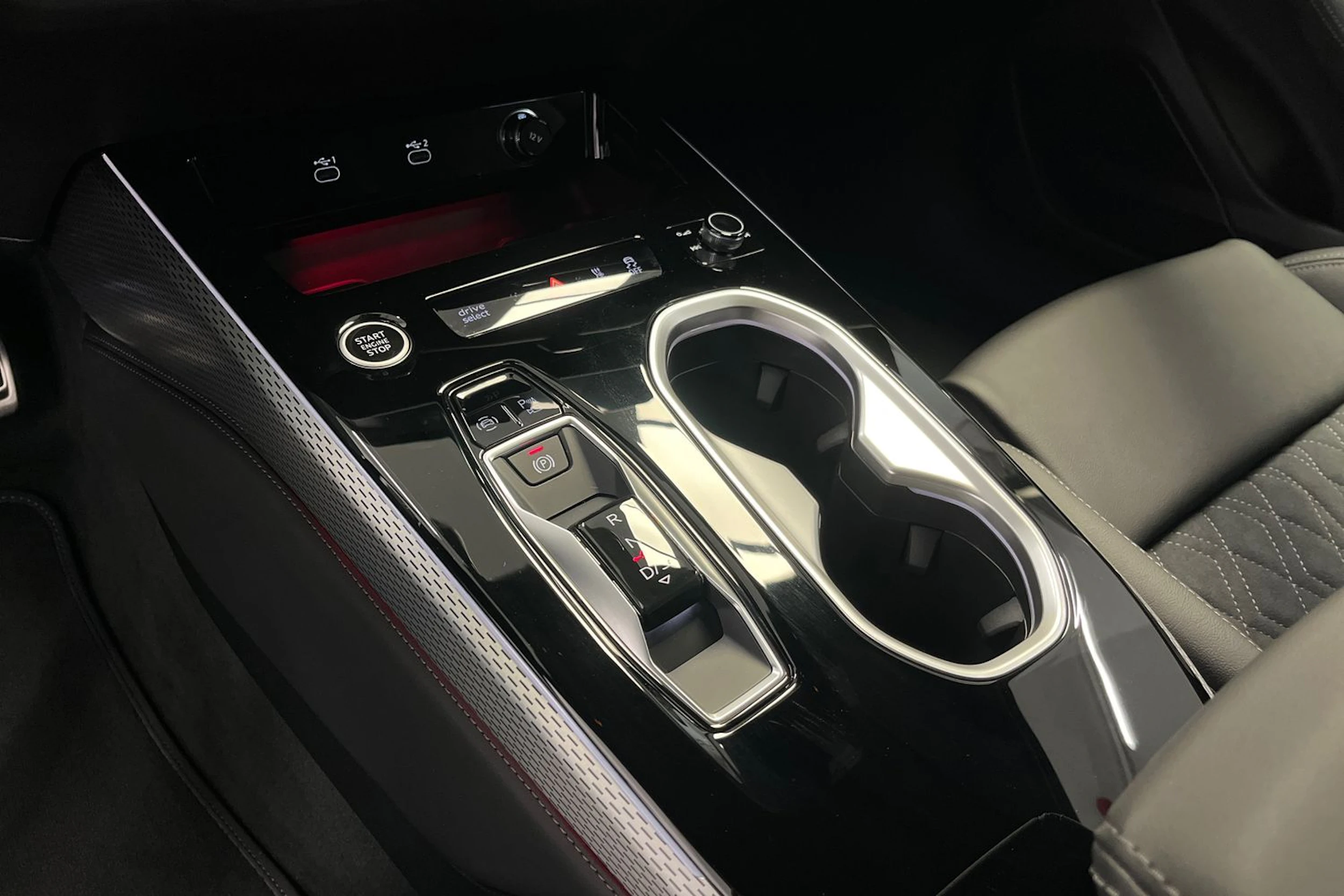 musta Audi A6 allroad quattro 2026 kuva 15.