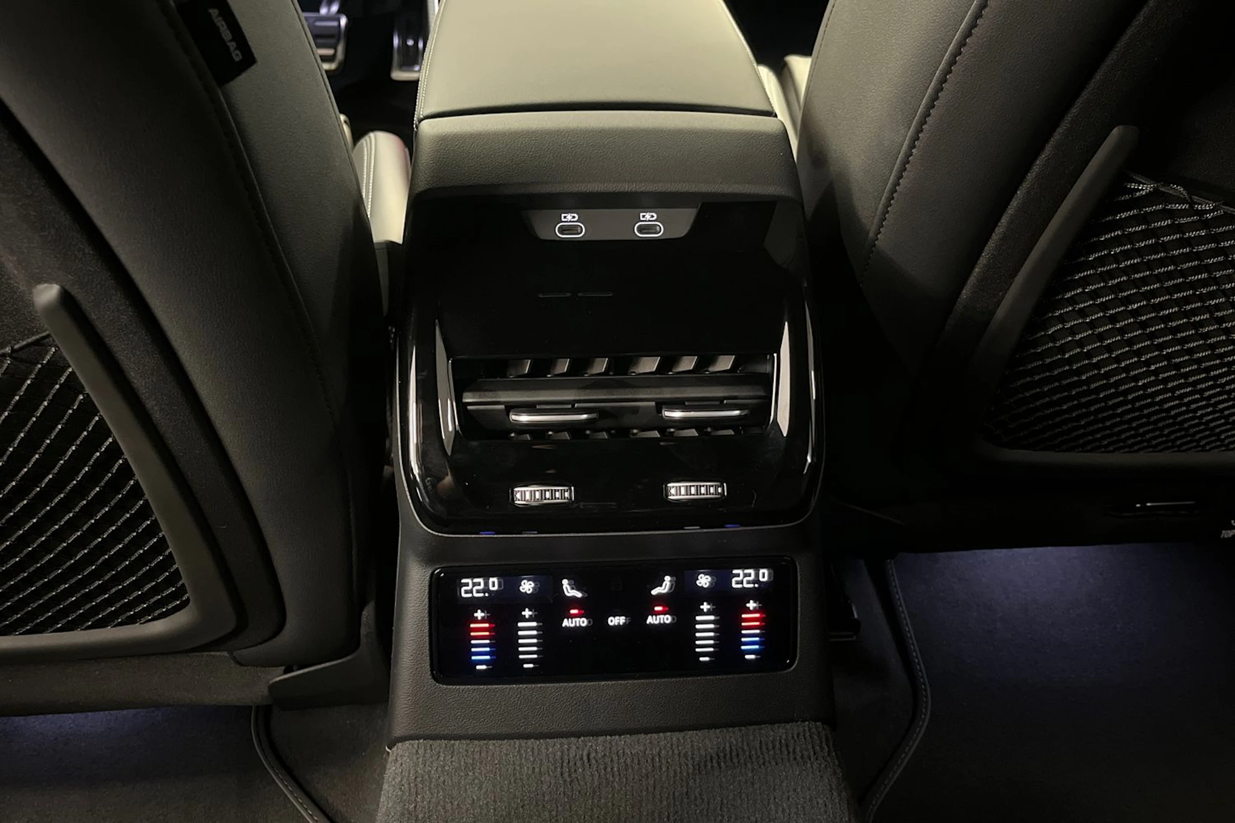 musta Audi A6 allroad quattro 2026 kuva 16.