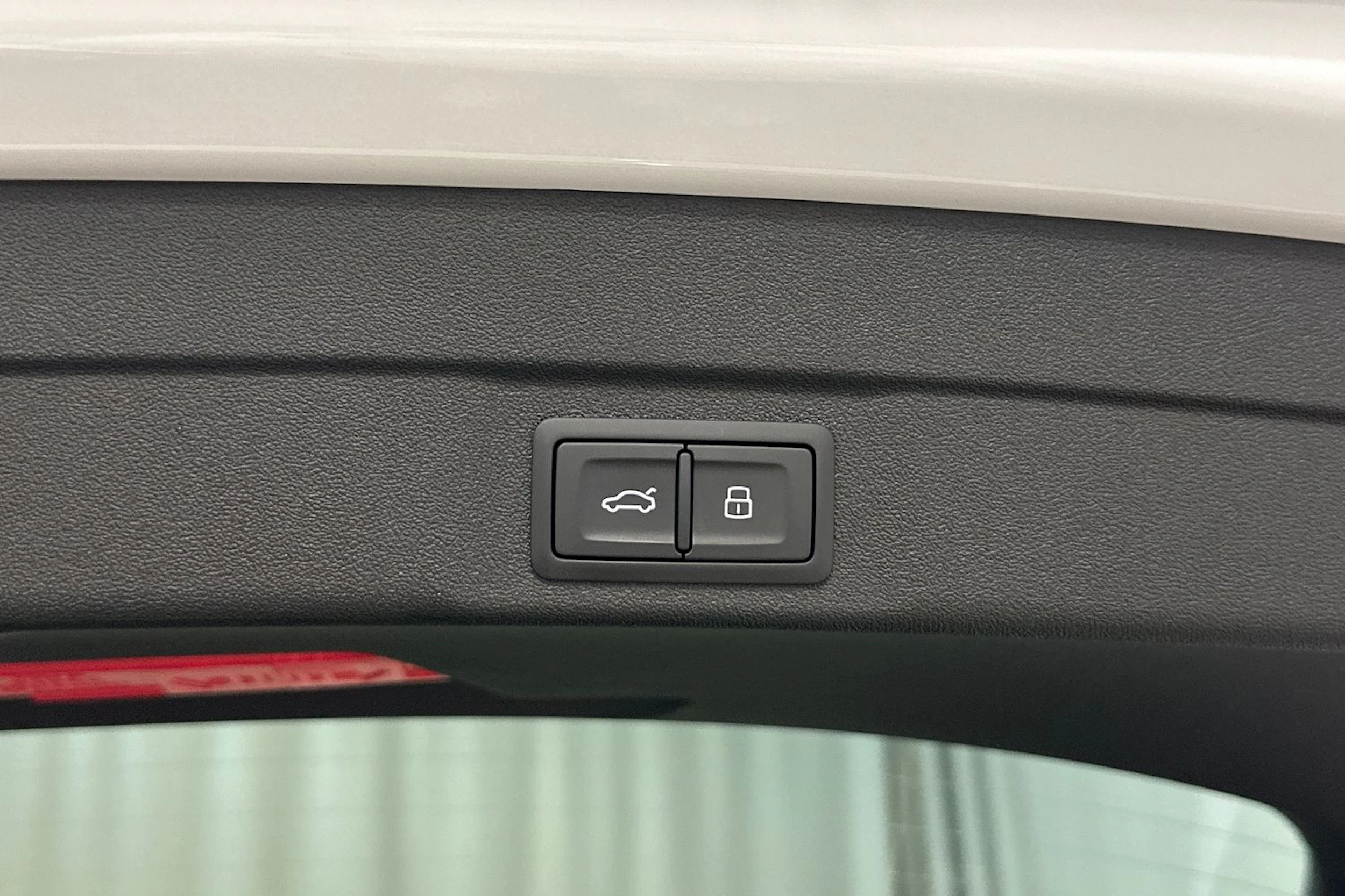 jäätikön valkoinen Audi A6 allroad quattro 2026 kuva 12.