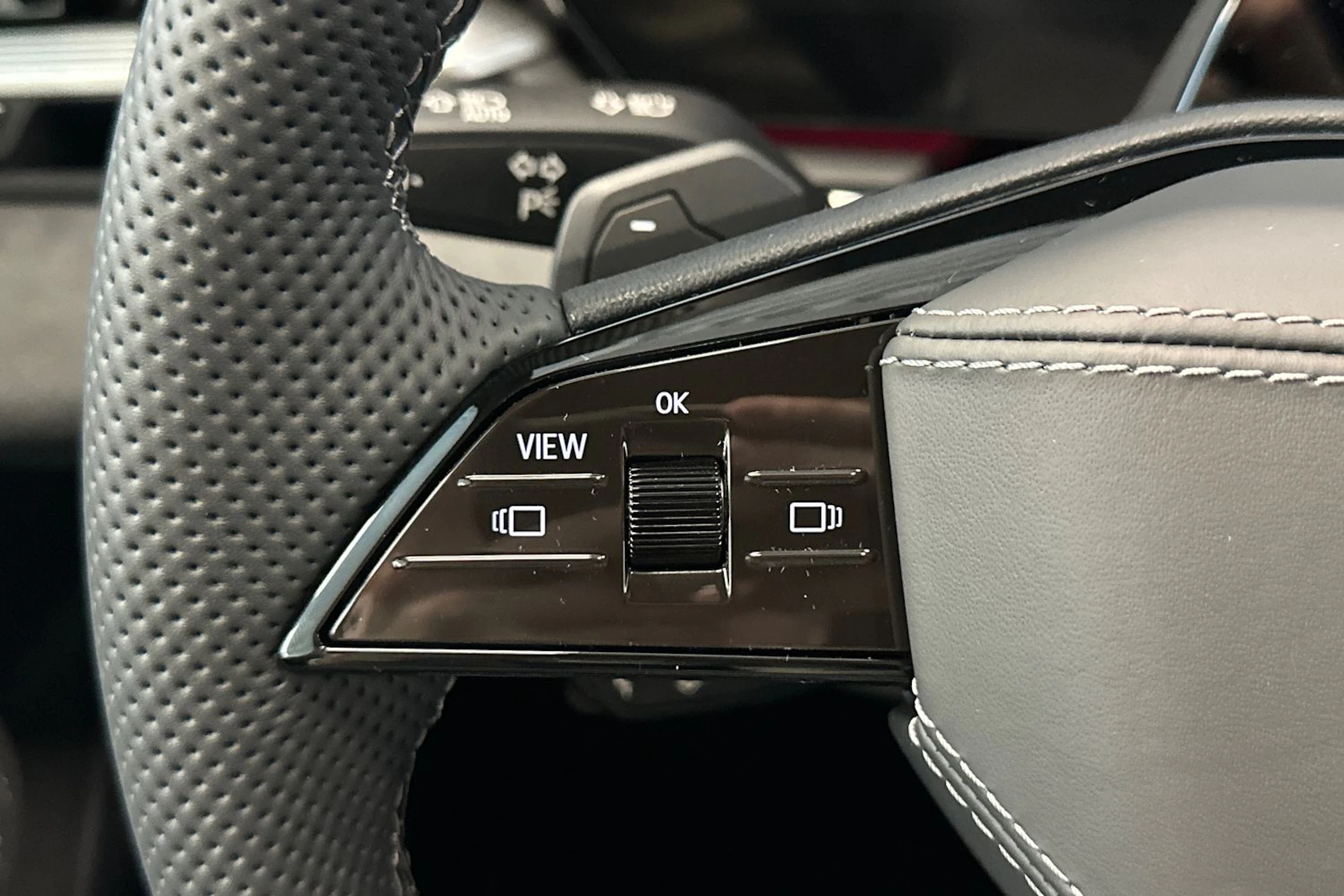 jäätikön valkoinen Audi A6 allroad quattro 2026 kuva 16.