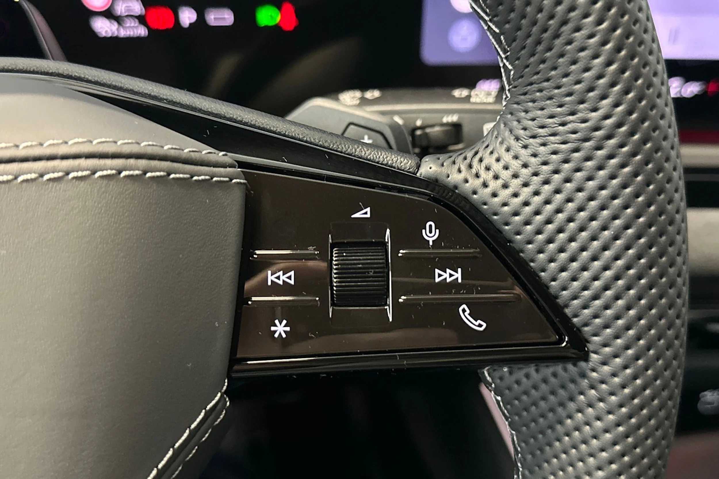 jäätikön valkoinen Audi A6 allroad quattro 2026 kuva 17.