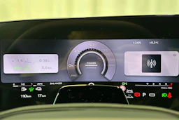 jäätikön valkoinen Audi A6 allroad quattro 2026 kuva 19.