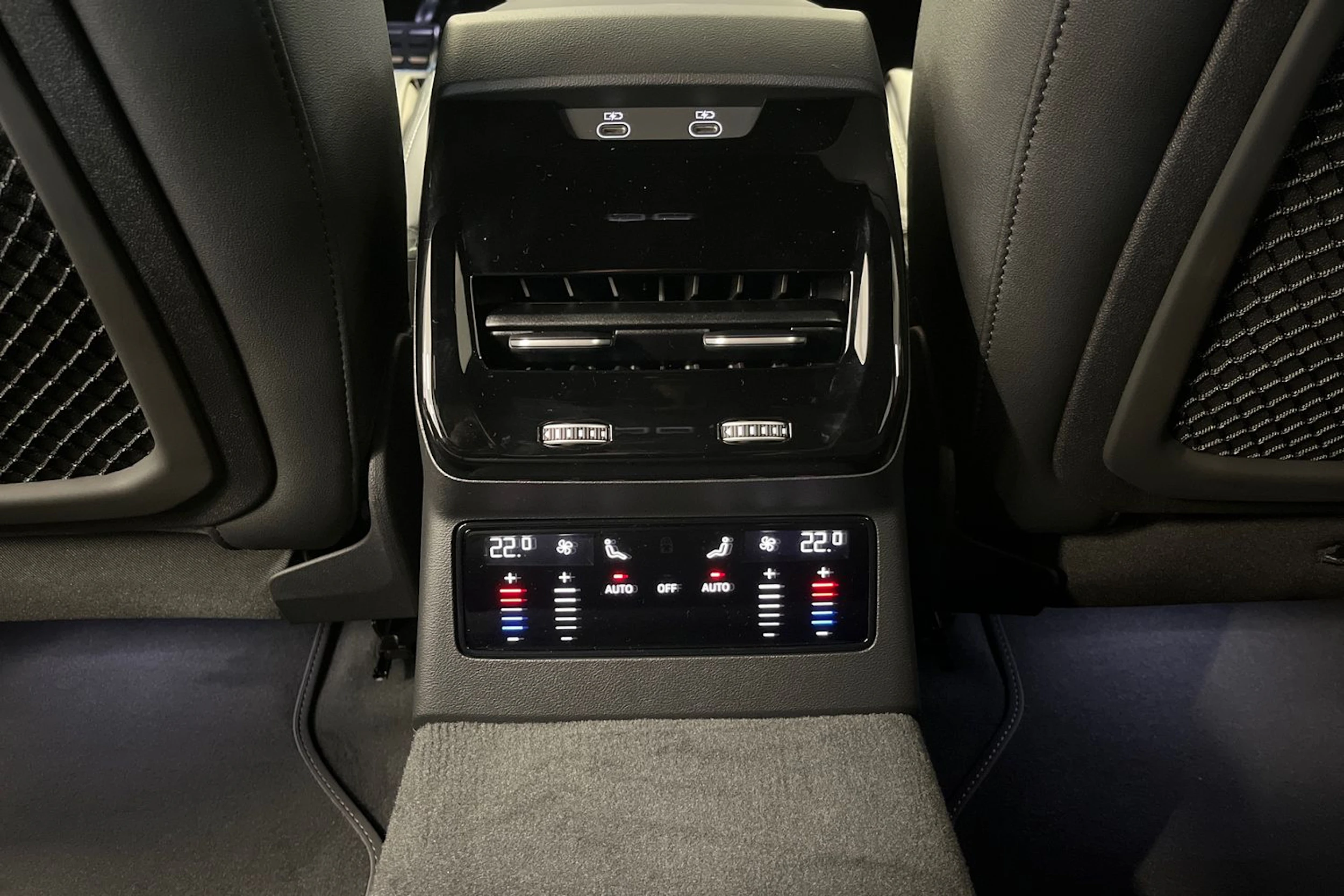 musta Audi A6 allroad quattro 2026 kuva 14.