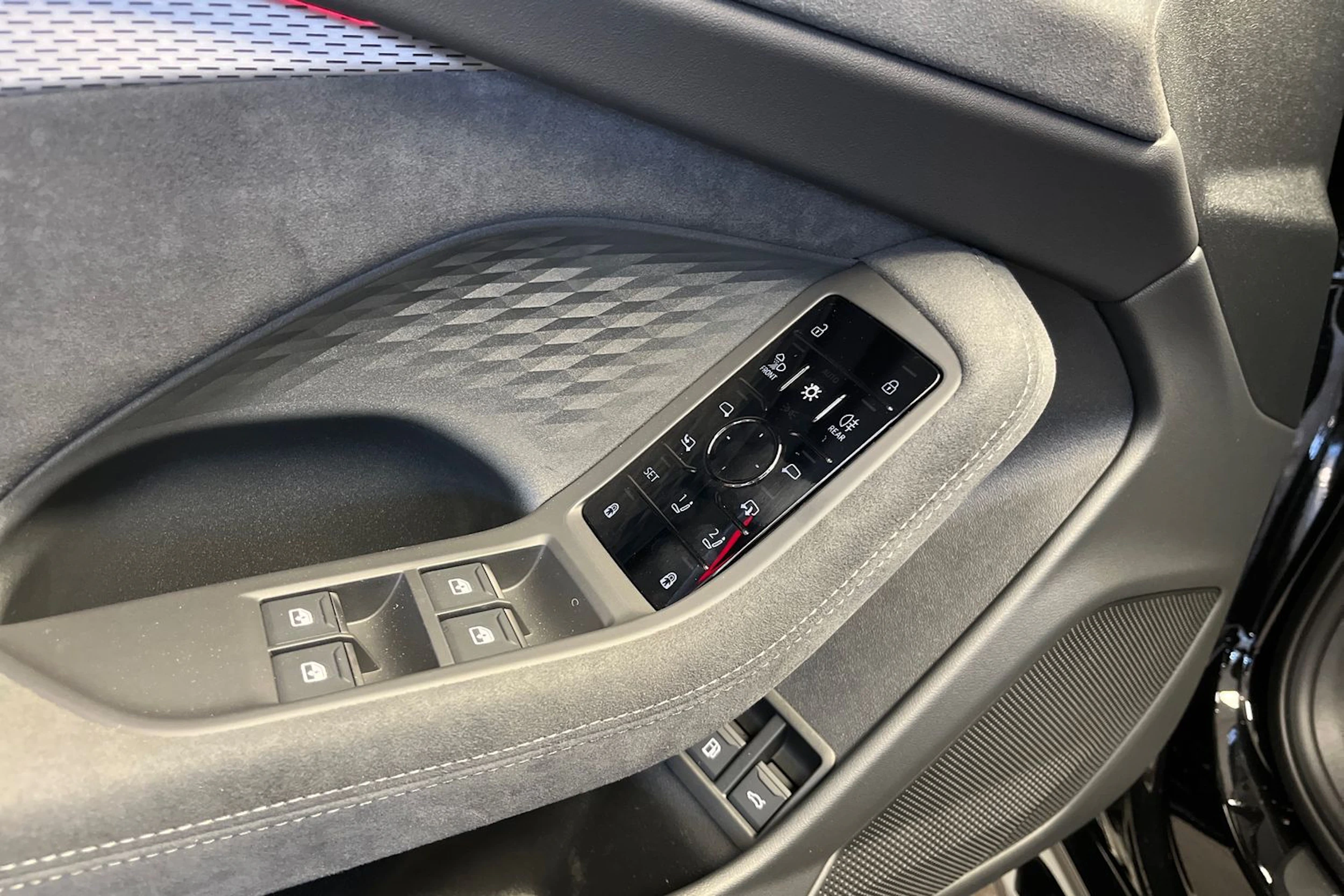 musta Audi A6 allroad quattro 2026 kuva 15.