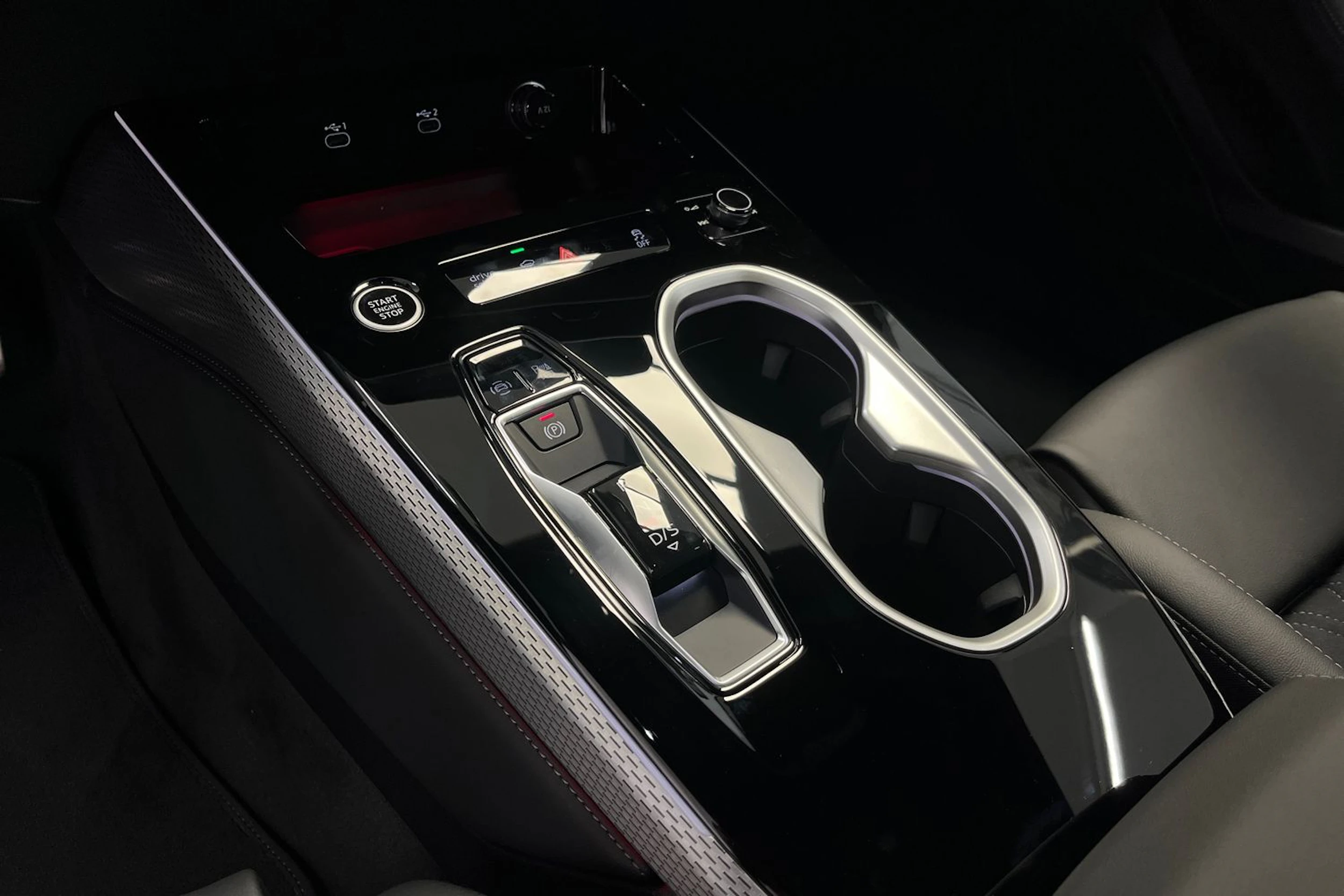 musta Audi A6 allroad quattro 2026 kuva 16.