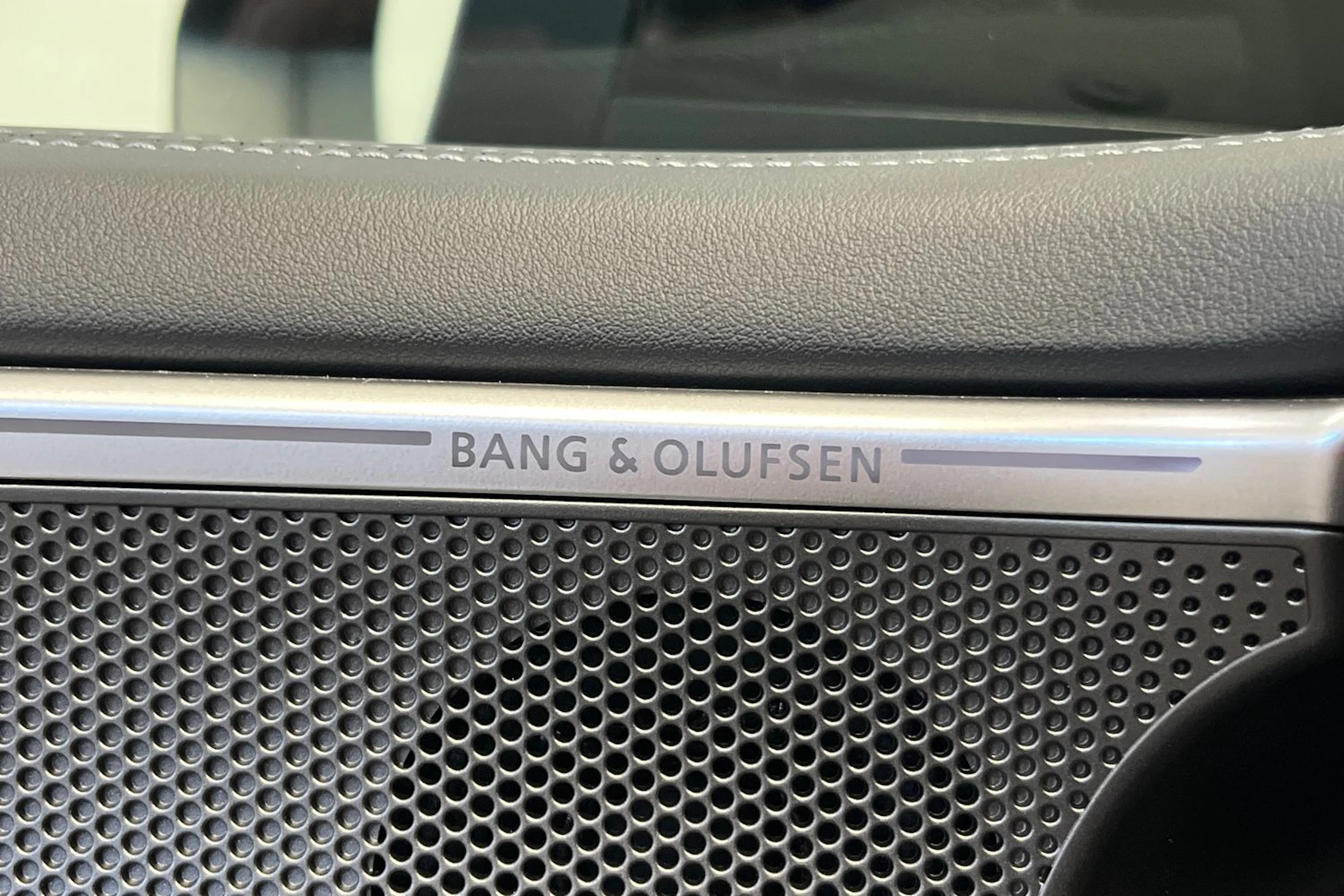 musta Audi A6 allroad quattro 2026 kuva 18.