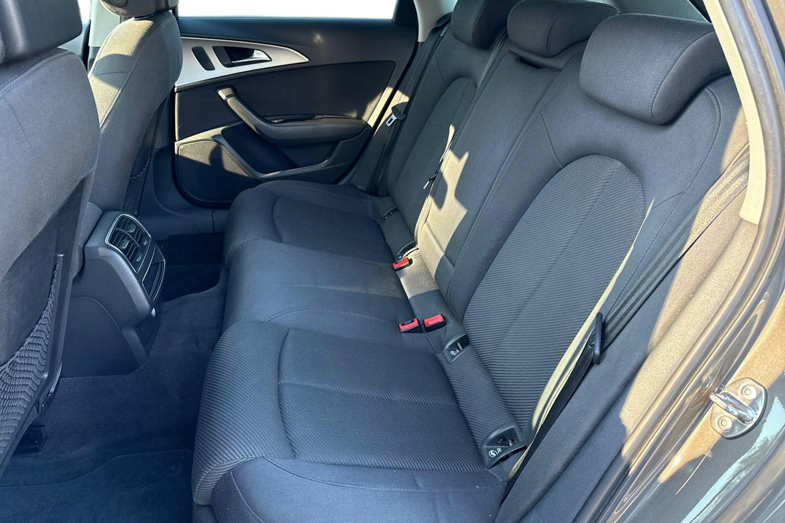 Harmaa Audi A6 2012 kuva 10.