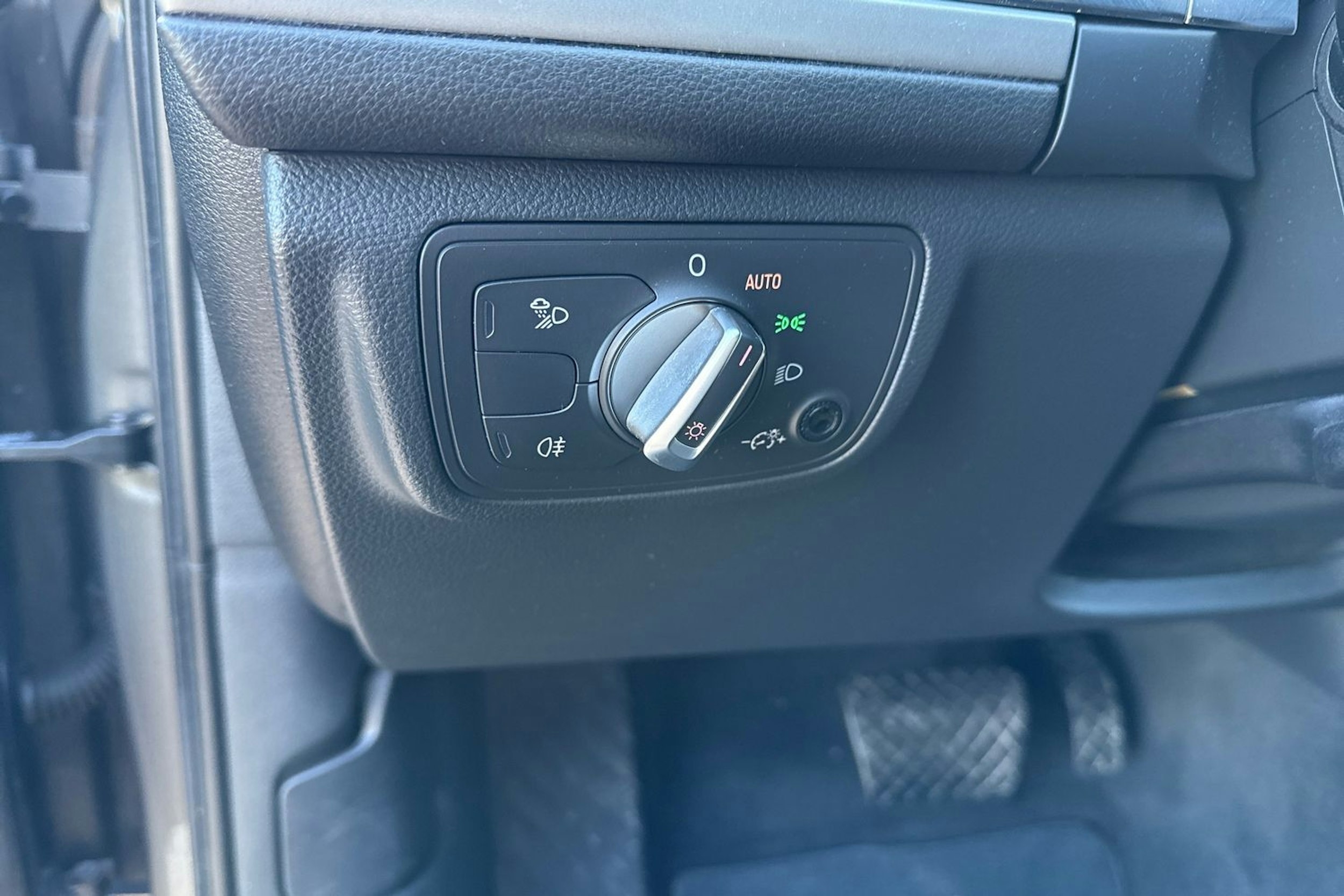 Harmaa Audi A6 2012 kuva 23.