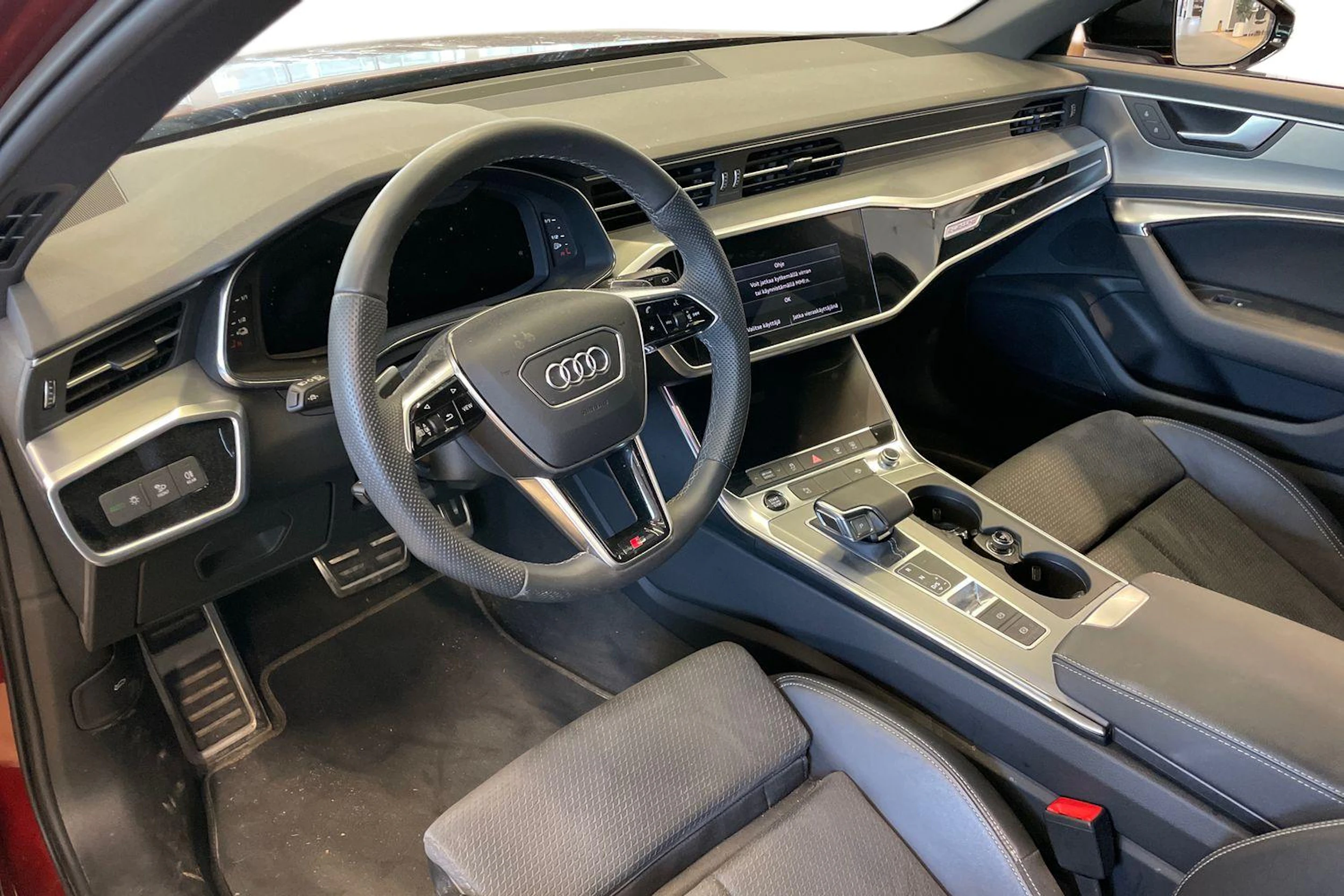 Punainen Audi A6 2024 kuva 3.
