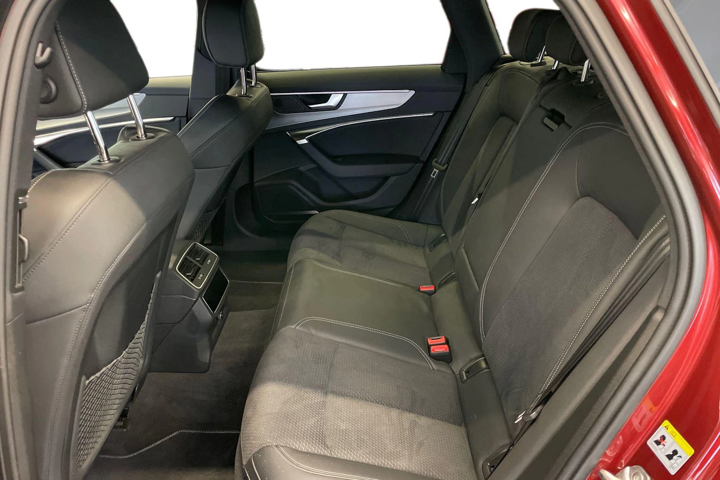 Punainen Audi A6 2024 kuva 8.