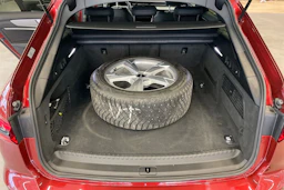 Punainen Audi A6 2024 kuva 11.