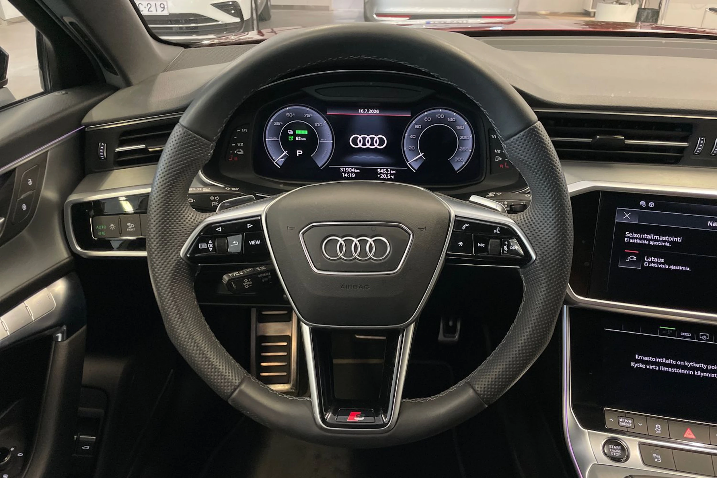 Punainen Audi A6 2024 kuva 14.