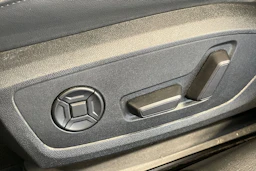 Punainen Audi A6 2024 kuva 15.