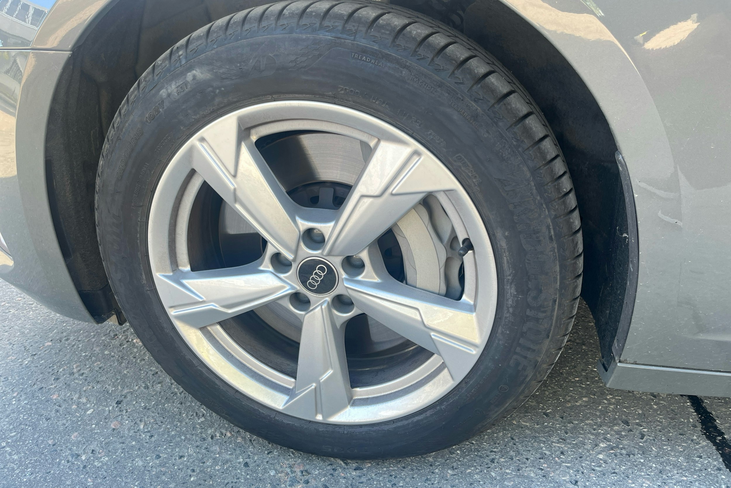 Harmaa Audi A6 2024 kuva 9.
