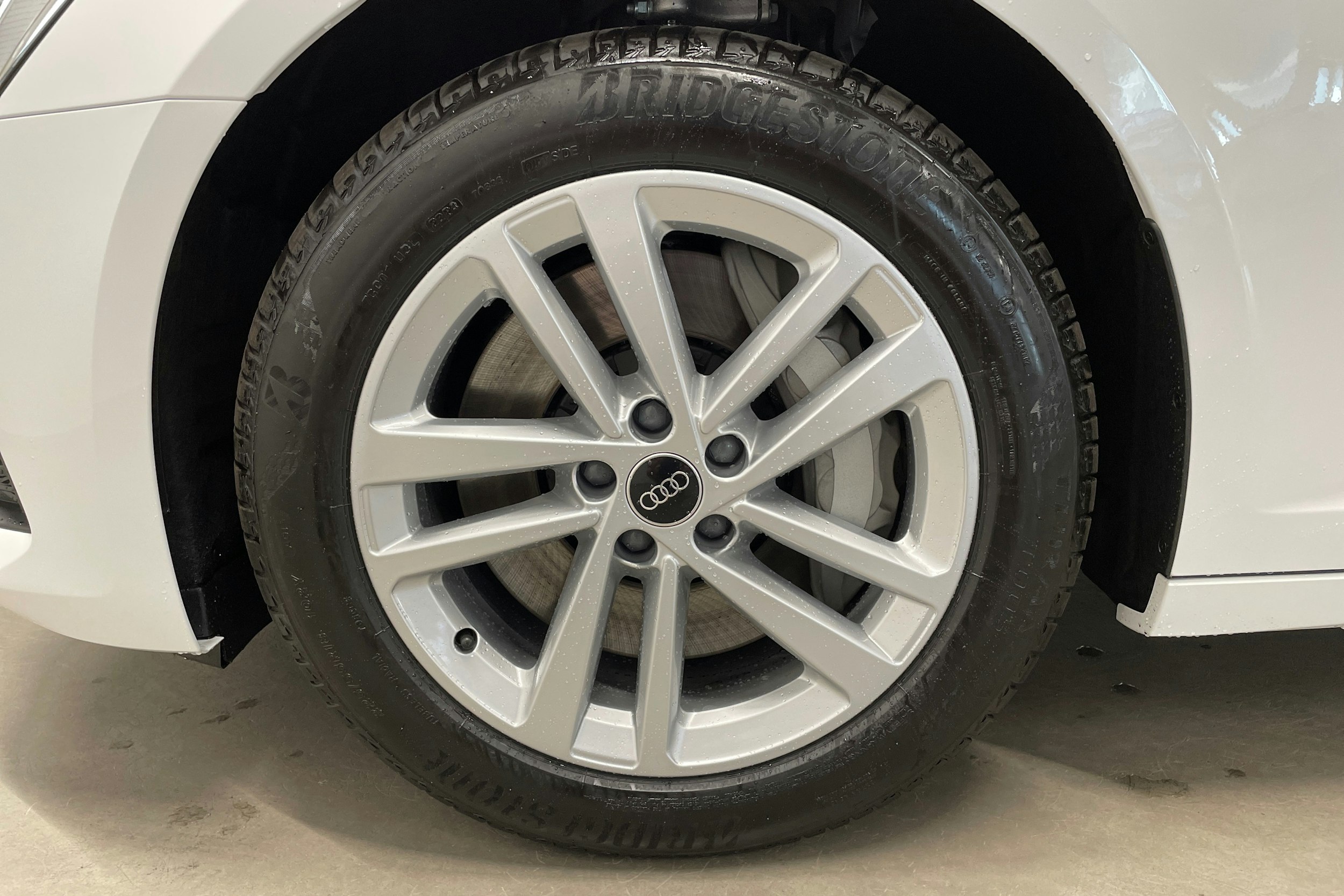 Valkoinen Audi A6 2024 kuva 9.