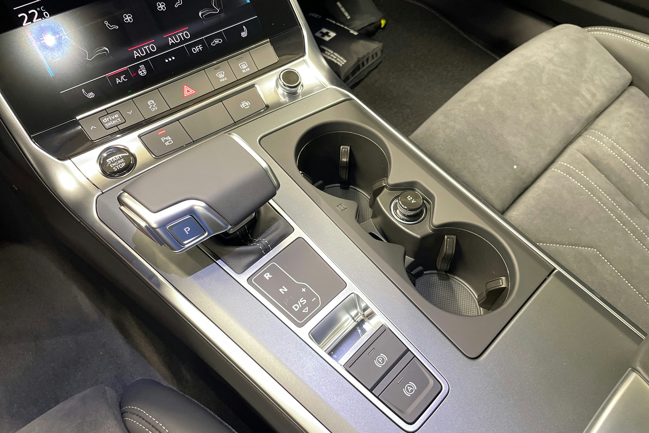 Valkoinen Audi A6 2024 kuva 14.
