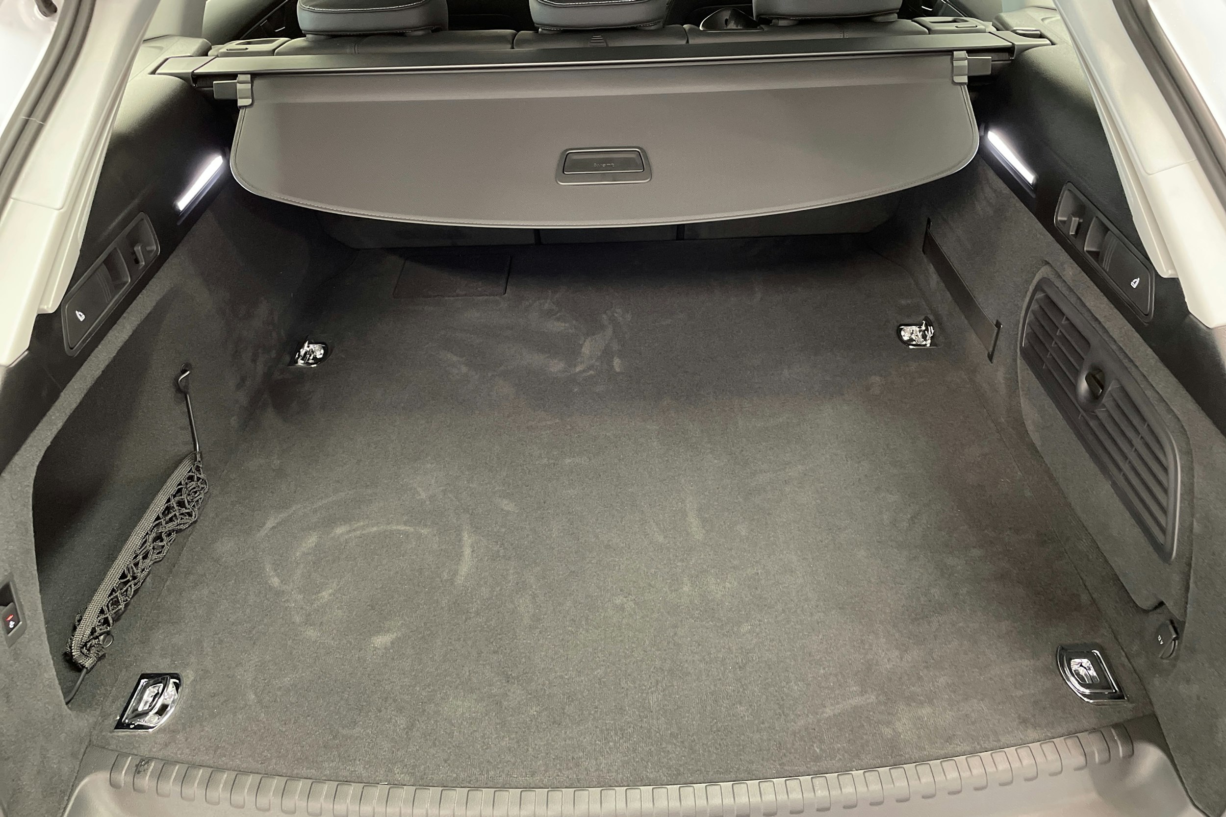 Valkoinen Audi A6 2024 kuva 18.
