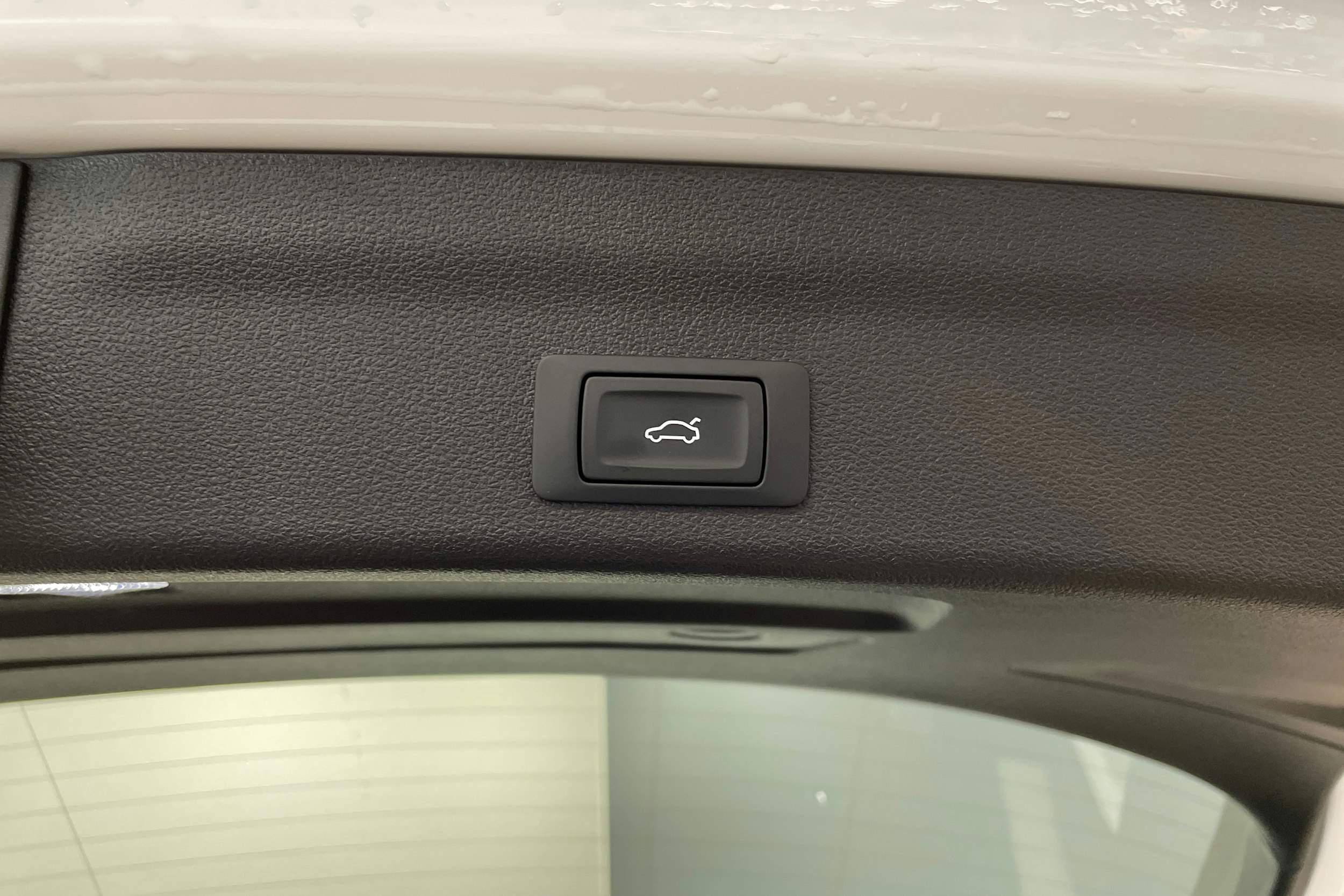 Valkoinen Audi A6 2024 kuva 19.