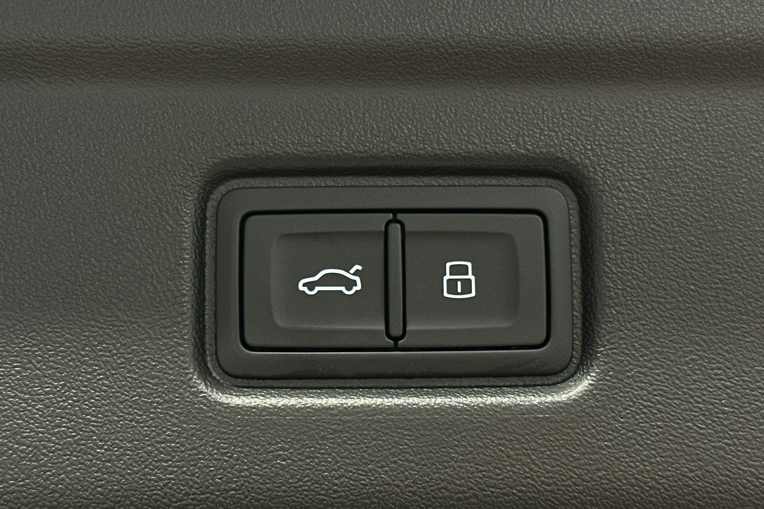 valkoinen Audi A6 e-tron 2025 kuva 14.