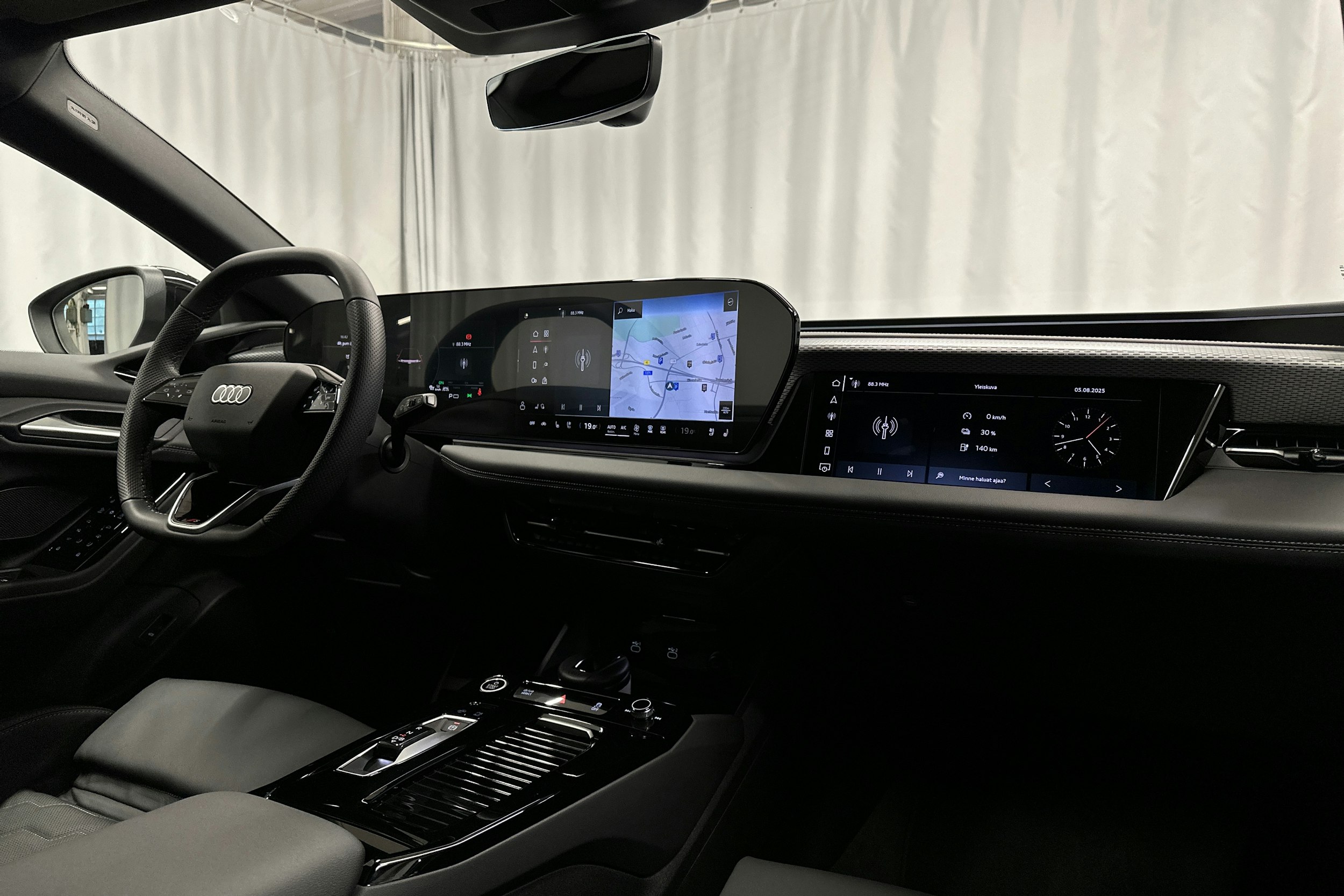 valkoinen Audi A6 e-tron 2025 kuva 17.
