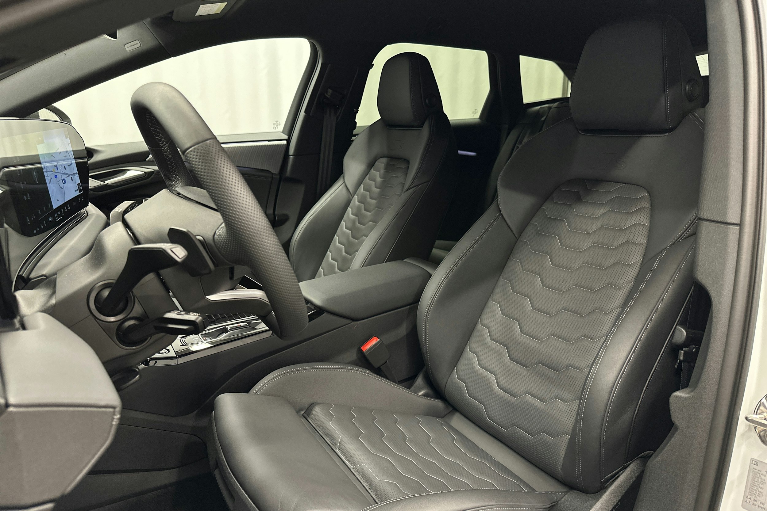valkoinen Audi A6 e-tron 2025 kuva 18.