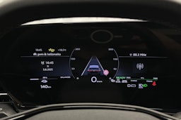 valkoinen Audi A6 e-tron 2025 kuva 25.
