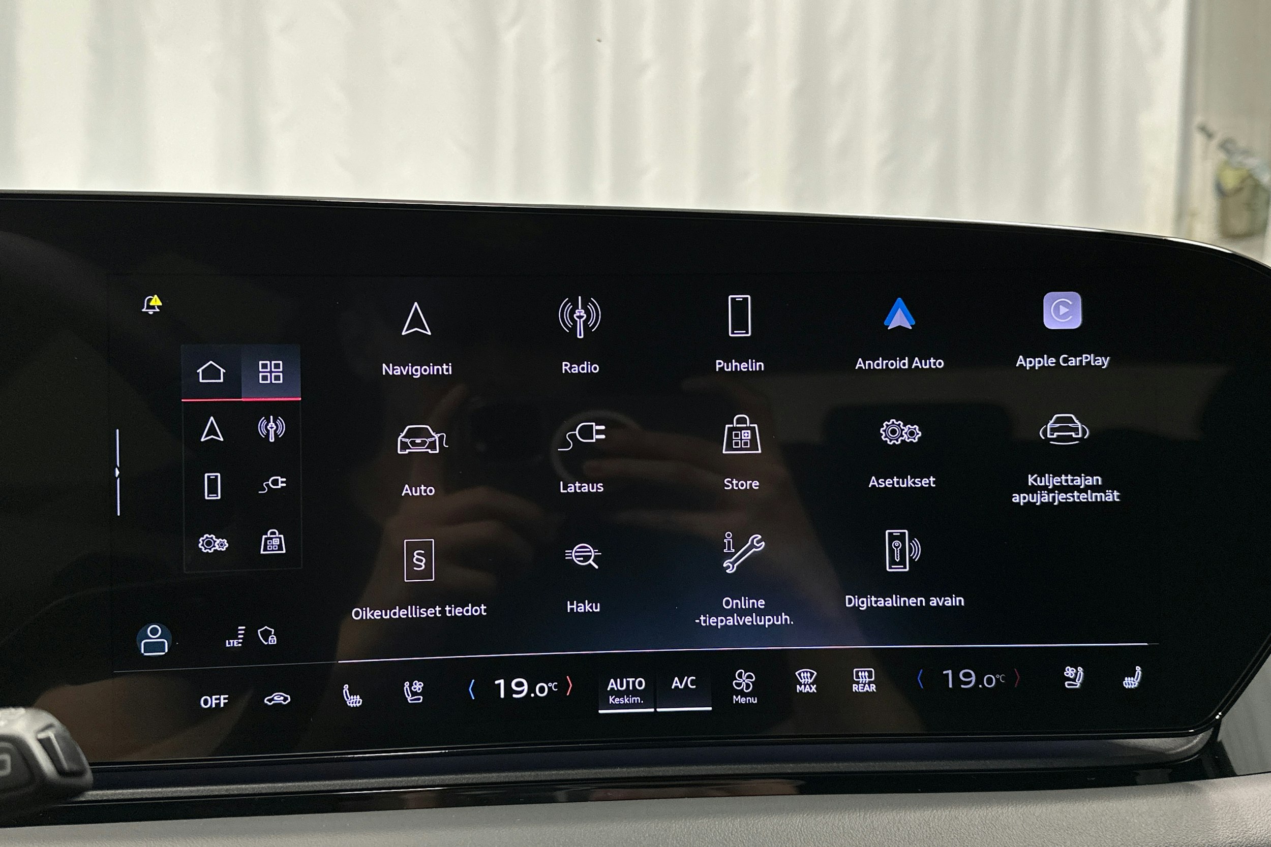 valkoinen Audi A6 e-tron 2025 kuva 26.